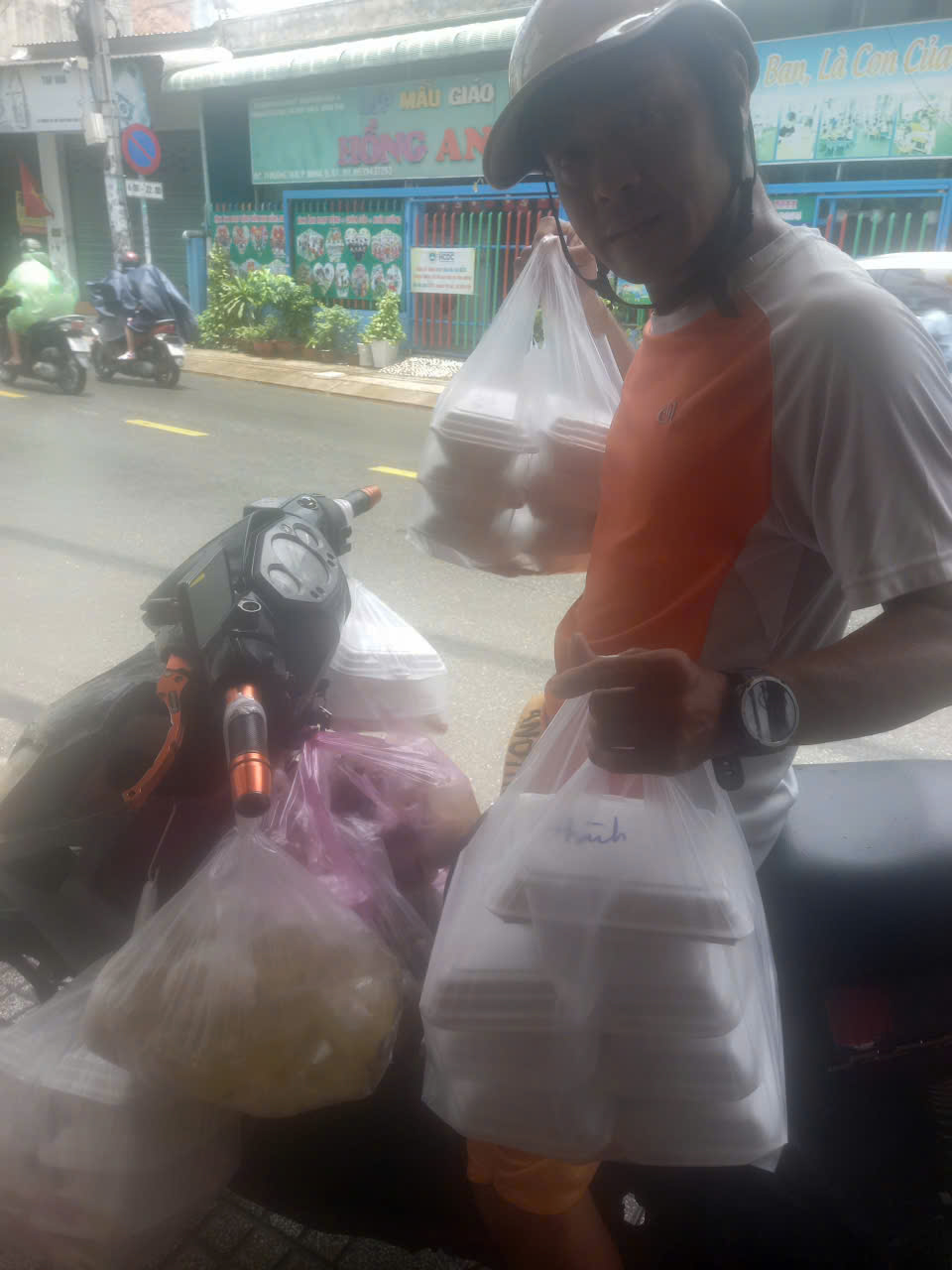 CHÍNH CHỦ Cần sang gấp tiệm cơm tại 43 đường 18B, Bình Hưng Hòa A, Bình Tân. – Sang nhanh giá cực rẻ, cam kết ko dưới 120p 1 ngày, Giá rẻ chỉ 25triệu bao cọc