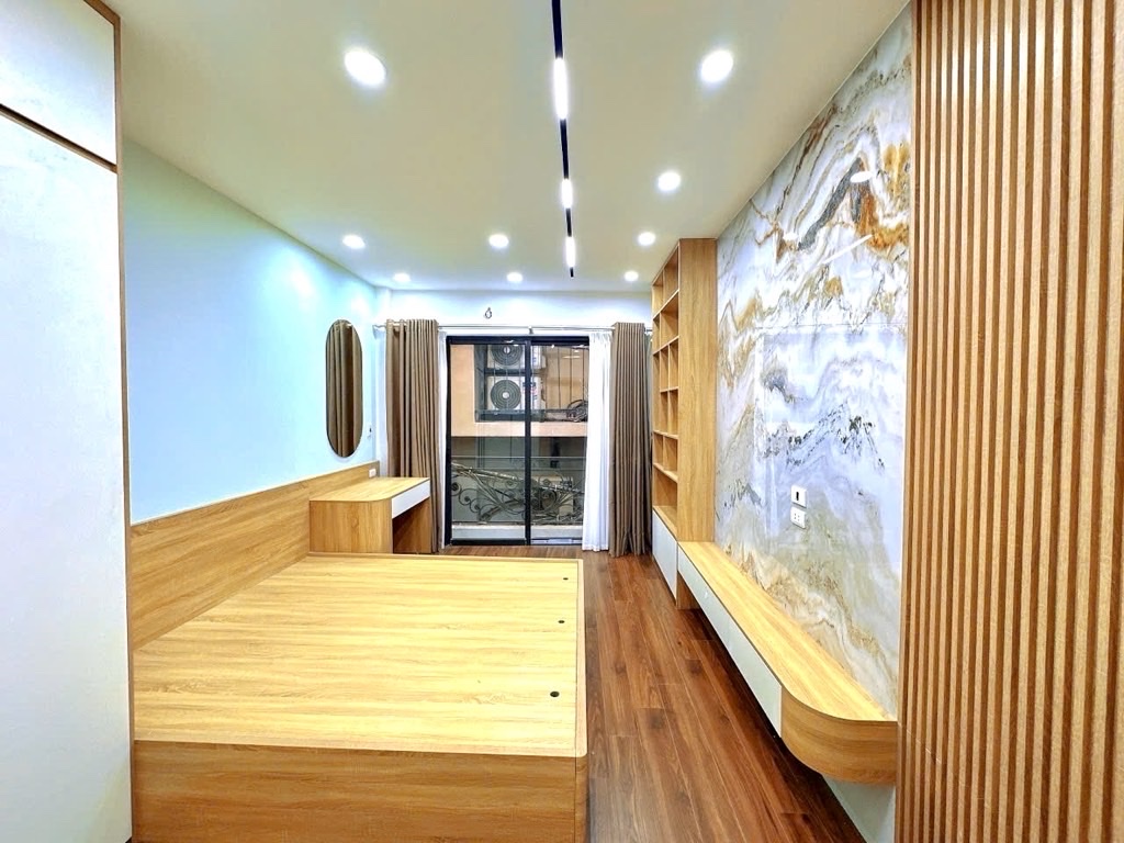 XUÂN THỦY 35M GIÁ 11,9 TỶ,20M Ô TÔ TRÁNH,NGÕ THÔNG,THANG MÁY,FULL NỘI THẤT