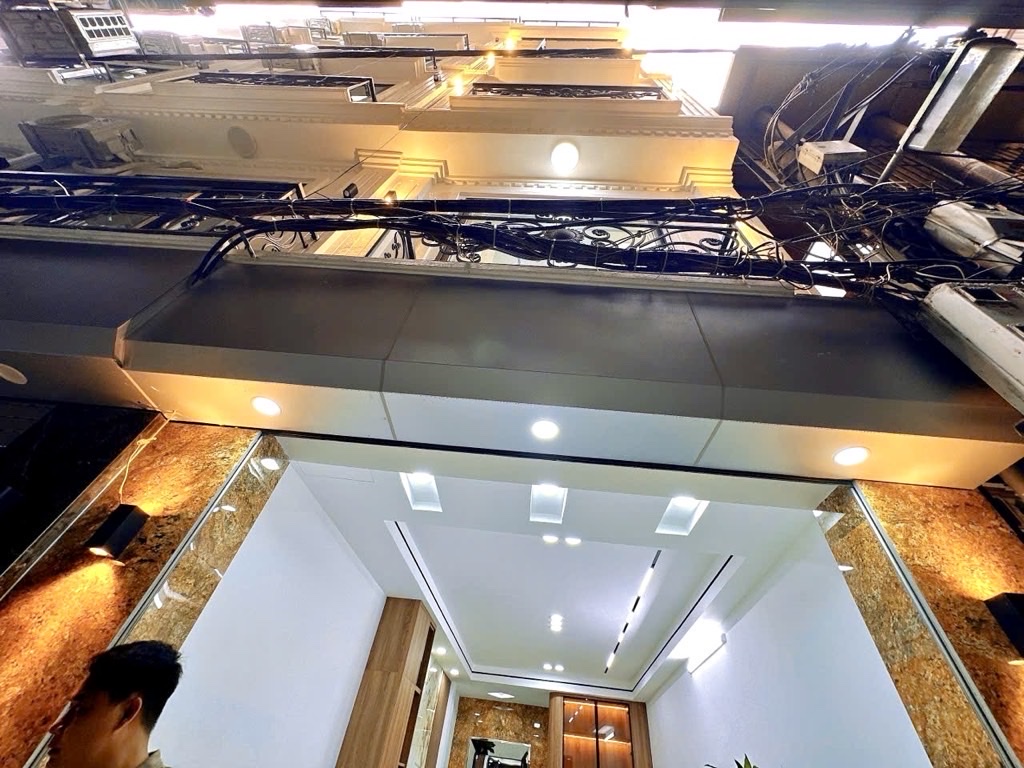 XUÂN THỦY 35M GIÁ 11,9 TỶ,20M Ô TÔ TRÁNH,NGÕ THÔNG,THANG MÁY,FULL NỘI THẤT