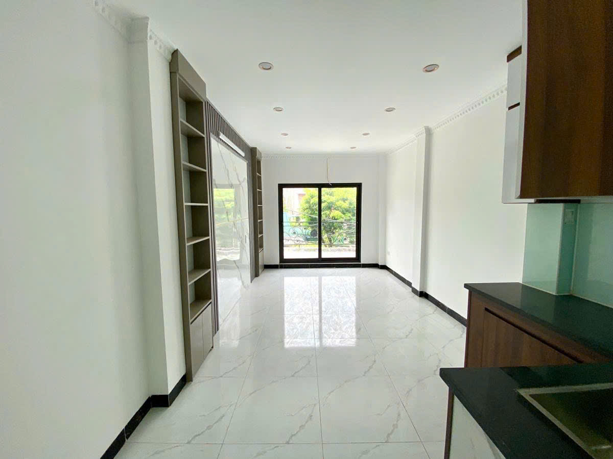Bán nhà Nguyễn Văn Linh 42m 6 tầng thang máy lô góc ô tô tránh hơn 8 tỷ