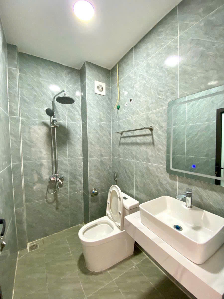 Bán nhà Nguyễn Văn Linh 42m 6 tầng thang máy lô góc ô tô tránh hơn 8 tỷ