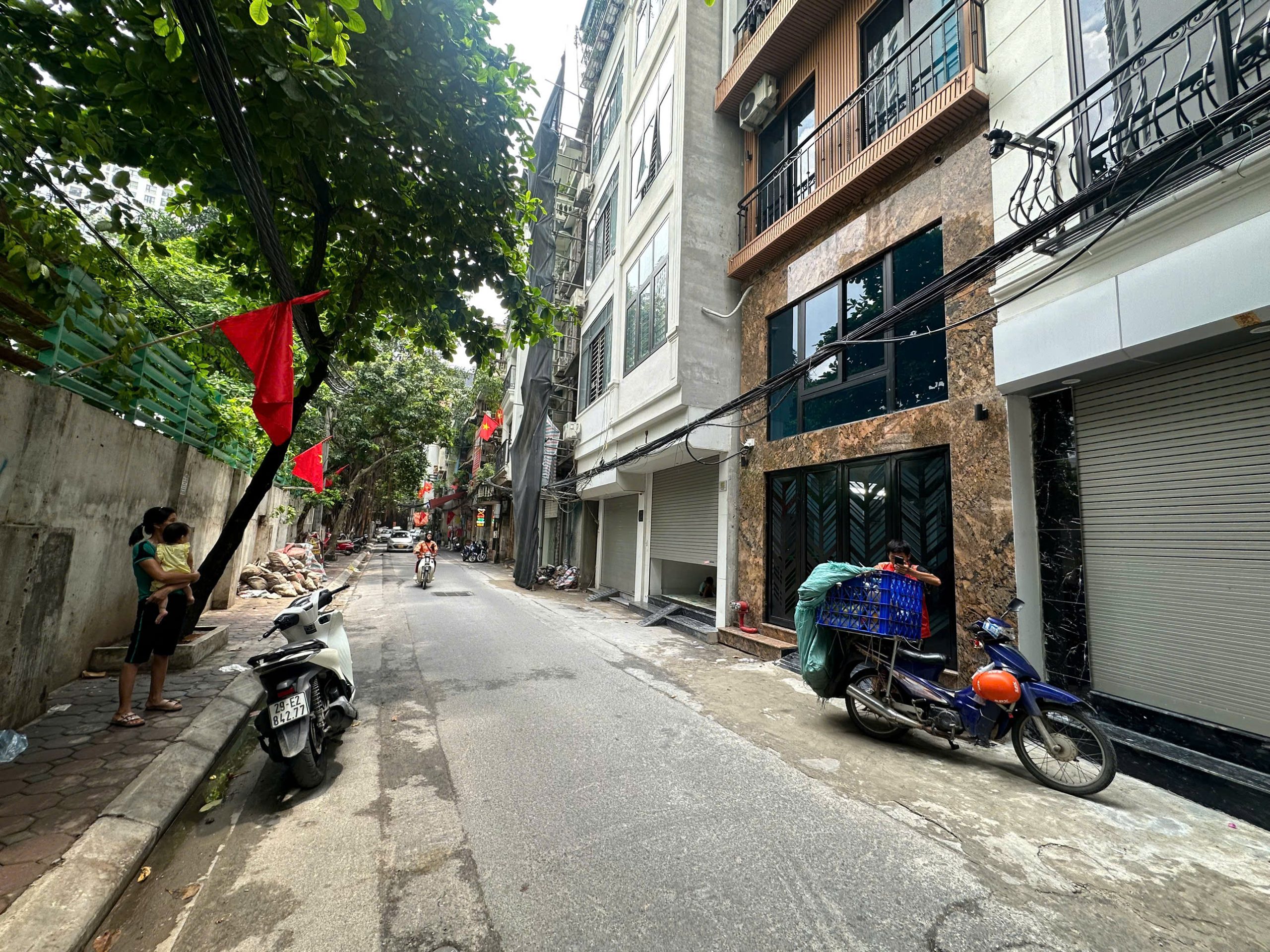 (Tin thật 100%) Bán chung cư mini 81m2 x 18P tại mặt phố Cự Lộc – Thanh Xuân – Dòng tiền 1,5 tỷ/năm