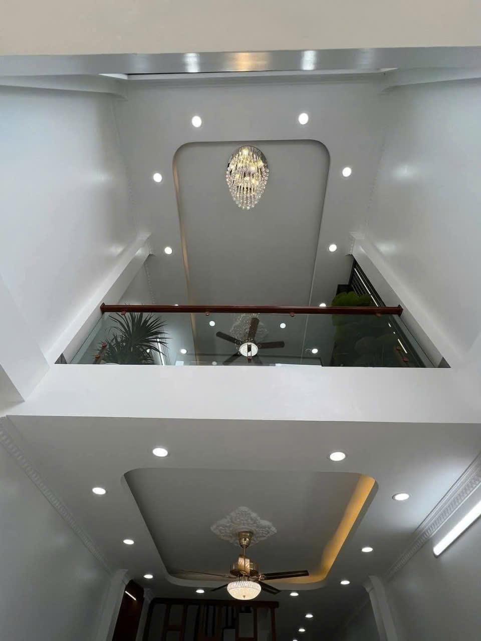 Đông Mỹ, Thanh Trì, 4 tầng 8.6 tỉ thang máy nhập khẩu, full nội thất xịn