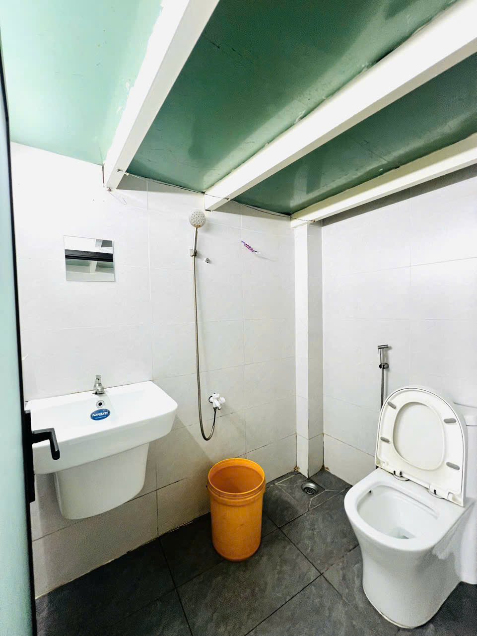CẦN PASS GẤP PHÒNG TRỌ 25M2 – LÊ VĂN QUỚI, BÌNH TÂN -TPHCM- GIÁ 3.9 TRIỆU/THÁNG
