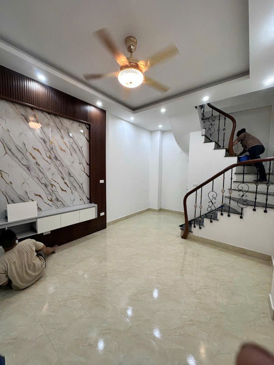 HOÀNG SÂM NHÀ MỚI NGÕ ĐẸP GẦN PHỐ FULL NỘI THẤT 34m2 4 tầng mt 3.7m Giá 7.35 tỷ