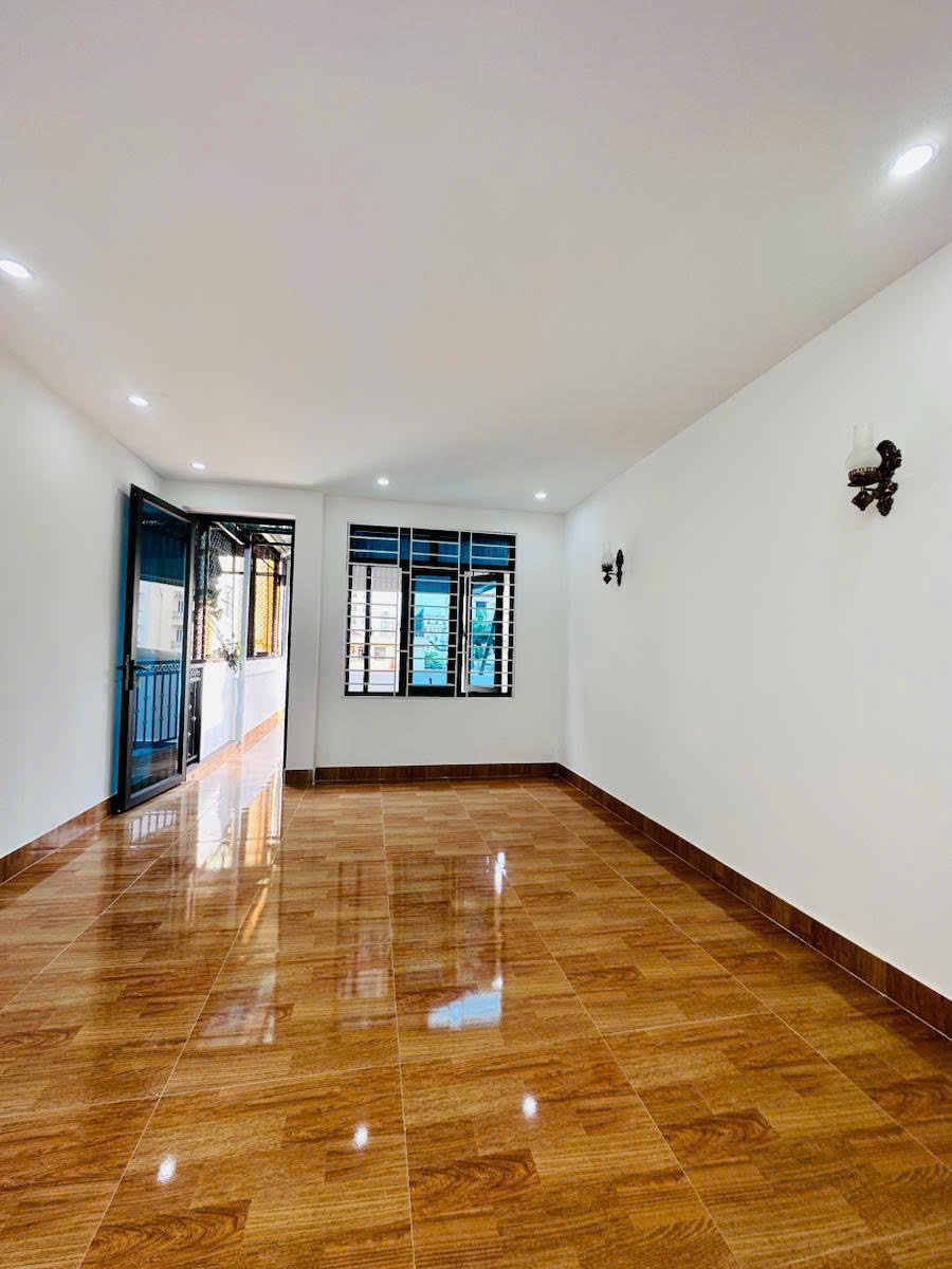 HOÀNG SÂM NHÀ MỚI NGÕ ĐẸP GẦN PHỐ FULL NỘI THẤT 34m2 4 tầng mt 3.7m Giá 7.35 tỷ