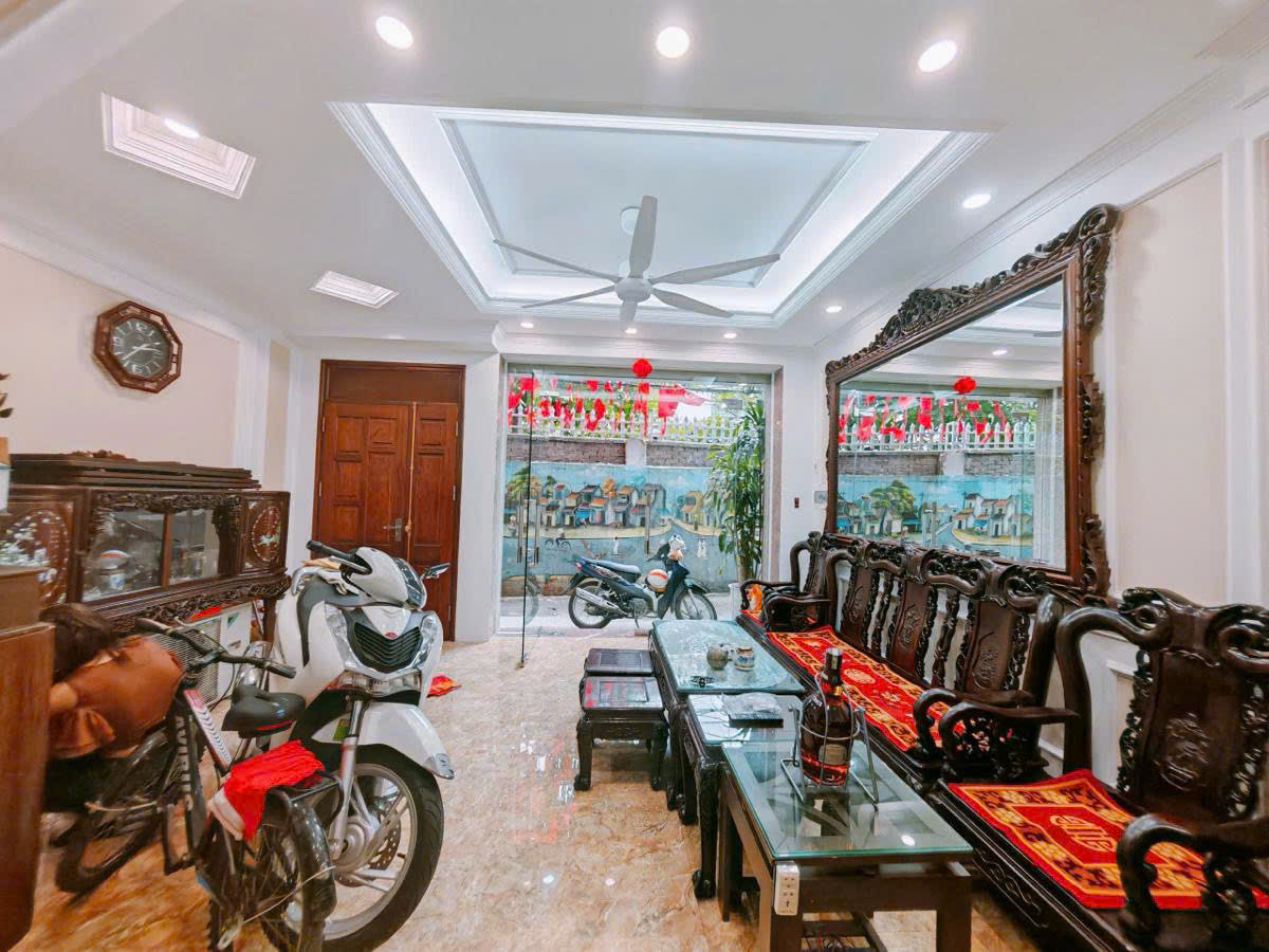 PHỐ DOÃN KẾ THIỆN Ô TÔ FULL NỘI THẤT XỊN 30m2 6 tầng mặt tiền 5.2m Giá 11.8 tỷ
