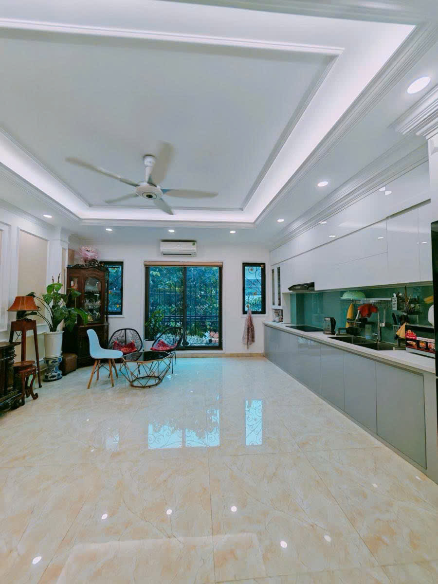 PHỐ DOÃN KẾ THIỆN Ô TÔ FULL NỘI THẤT XỊN 30m2 6 tầng mặt tiền 5.2m Giá 11.8 tỷ