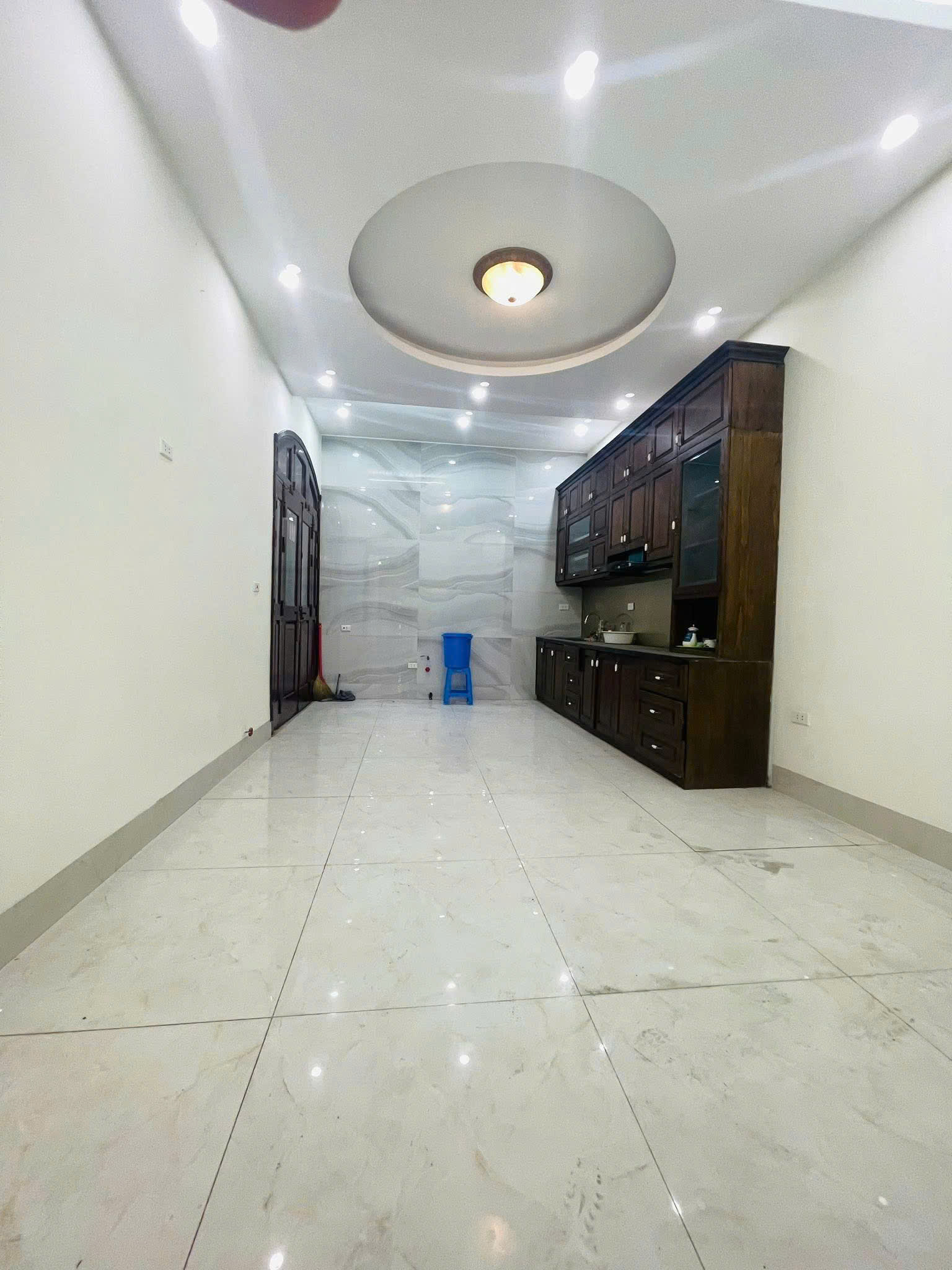 HOÀNG CẦU – 2 MẶT NGÕ Ô TÔ – KINH DOANH – DT 57m² 4 tầng MT 3.9m 26.5 tỷ