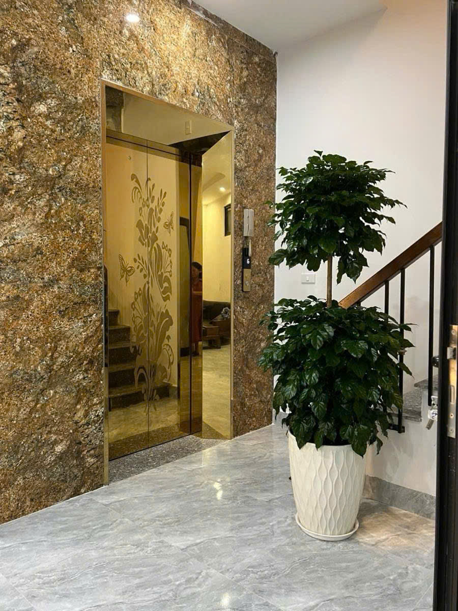 LÊ TRỌNG TẤN – LÔ GÓC – THANG MÁY – NGÕ THÔNG – 41m2 6 tầng mt 4.5m Giá 11.5 tỷ