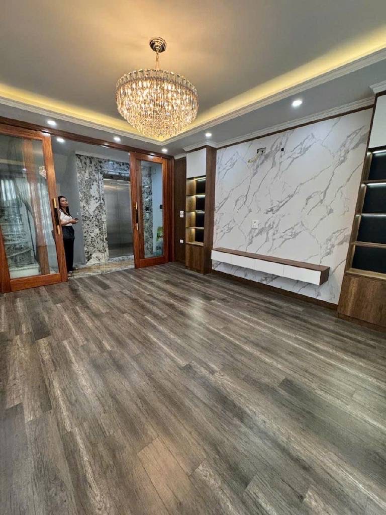 THỤY KHUÊ 37M x7 TẦNG THANG MÁY 18 TỶ NGÕ THÔNG RA HỒ,10M RA PHỐ ,XE 16 CHỖ ĐỖ CỬA