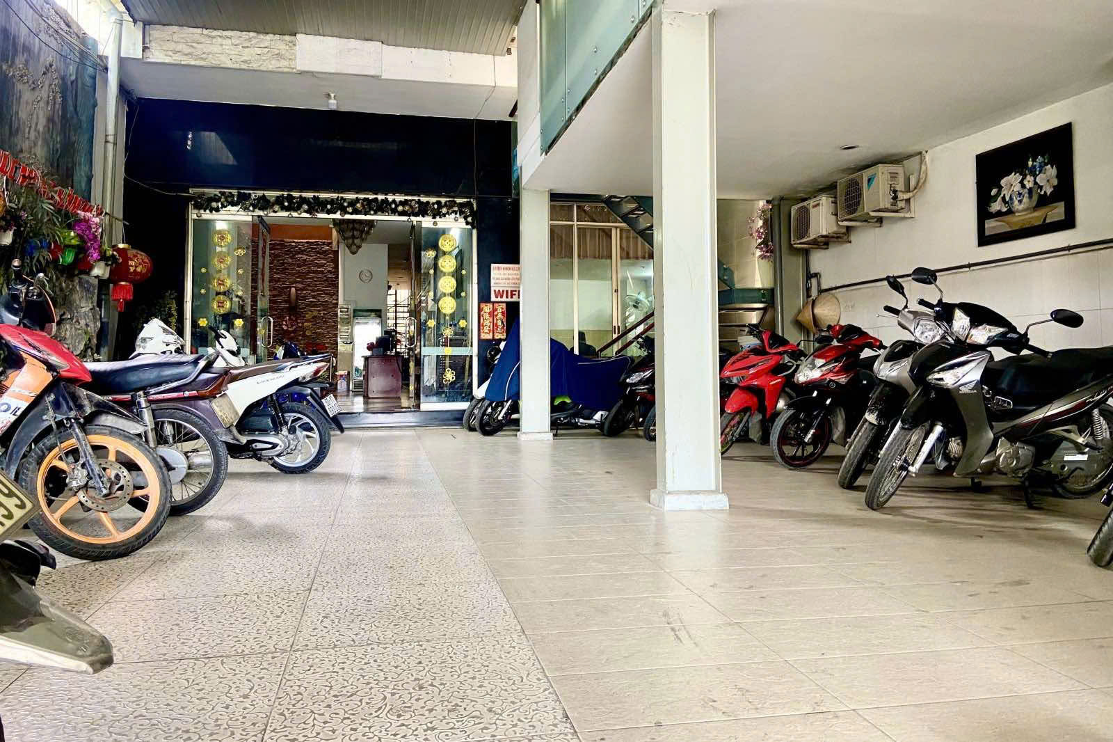 BÁN KHÁCH SẠN GẦN NGÃ 4 BÀ ĐIỂM HM CẦN TÌM CHỦ MỚI 14TY