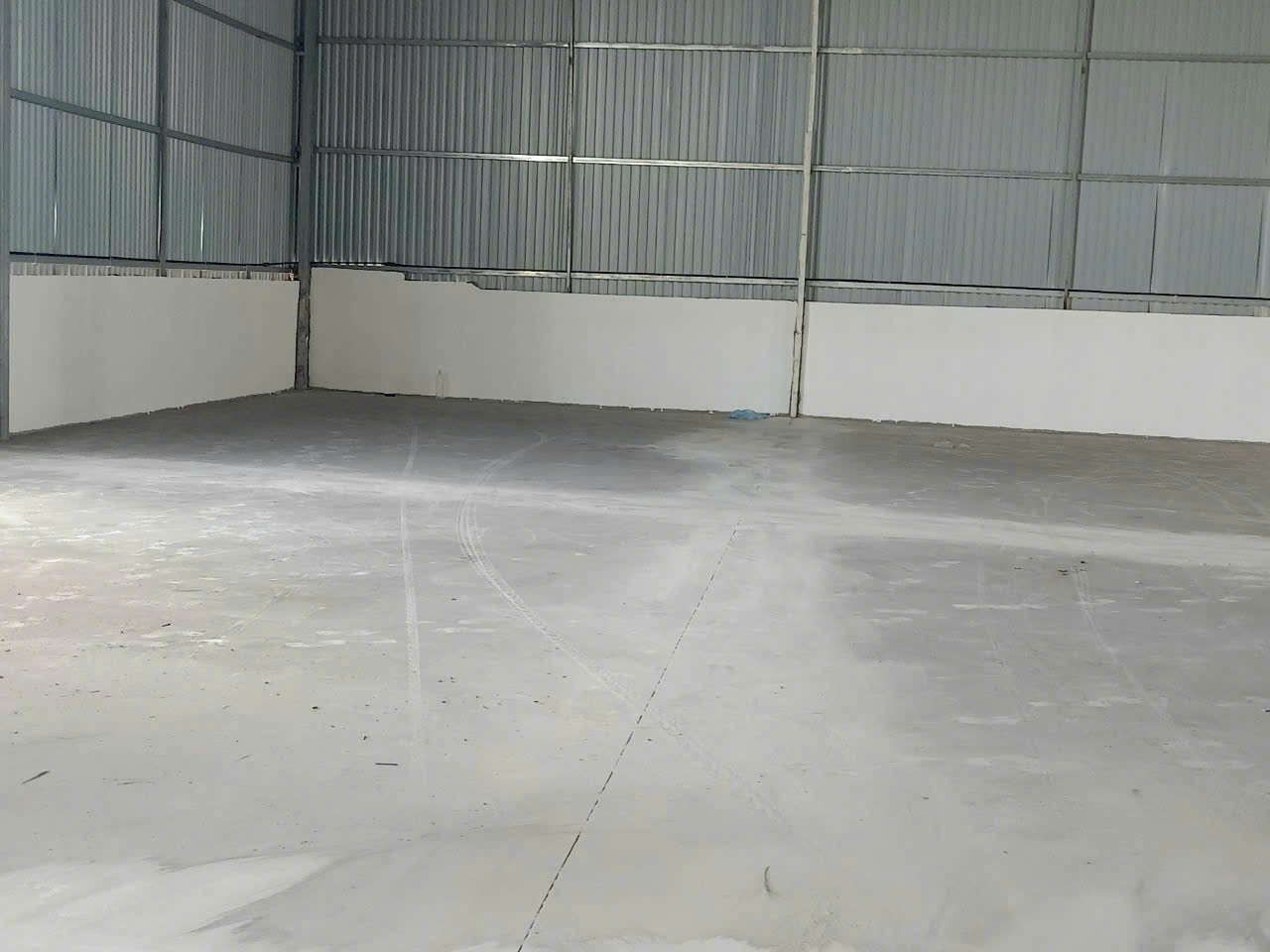 CHÍNH CHỦ CHO THUÊ XƯỞNG MỚI, VỊ TRÍ ĐẸP – ĐƯỜNG LIÊN XÃ VÂN CÔN