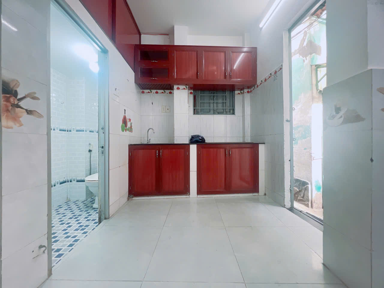 CÁCH 1 CĂN NHÀ RA MẶT TIỀN XE TẢI NGANG 3.5 X 7 – 3 TẦNG HƠN 2 TỶ