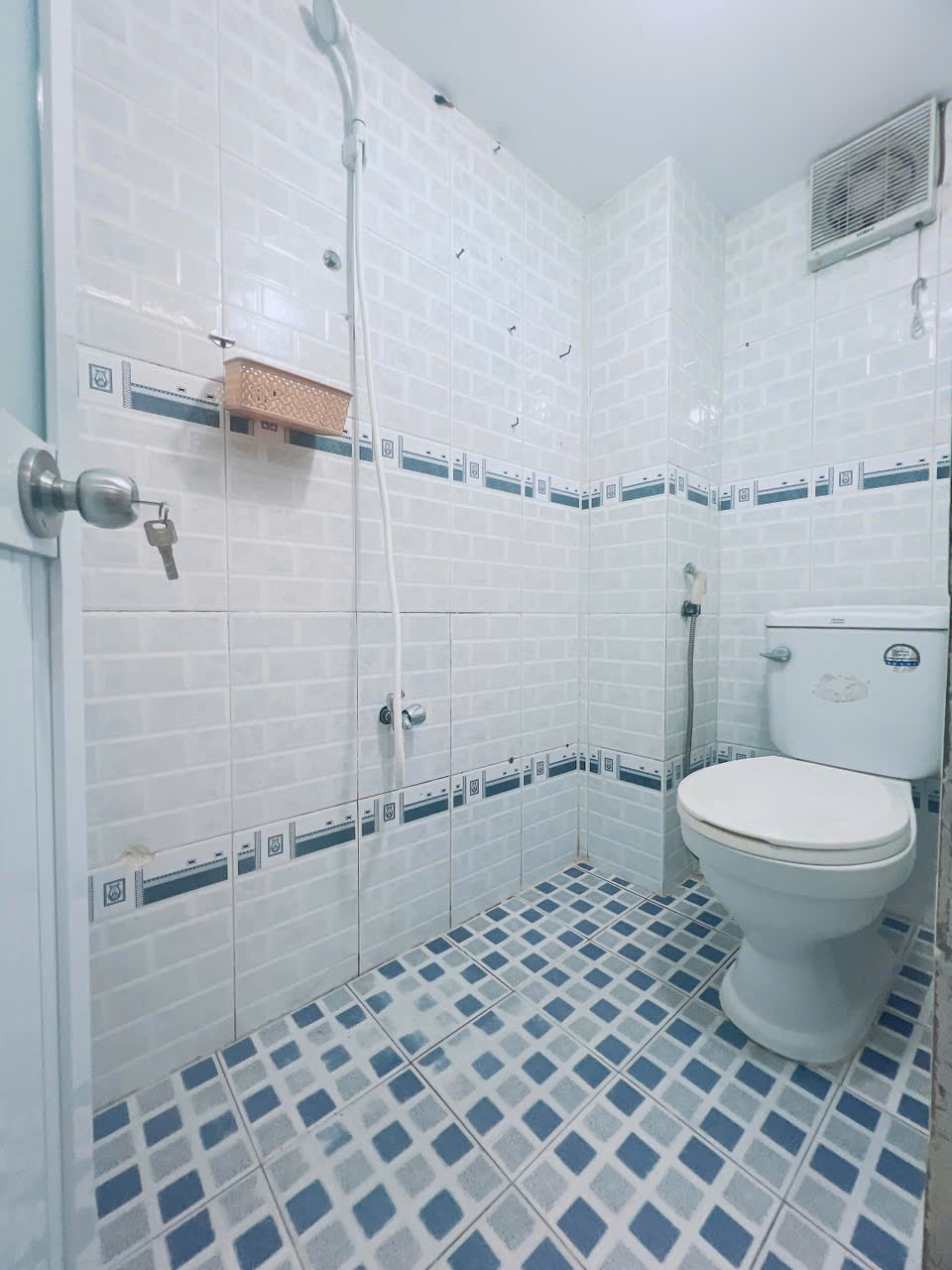 CÁCH 1 CĂN NHÀ RA MẶT TIỀN XE TẢI NGANG 3.5 X 7 – 3 TẦNG HƠN 2 TỶ