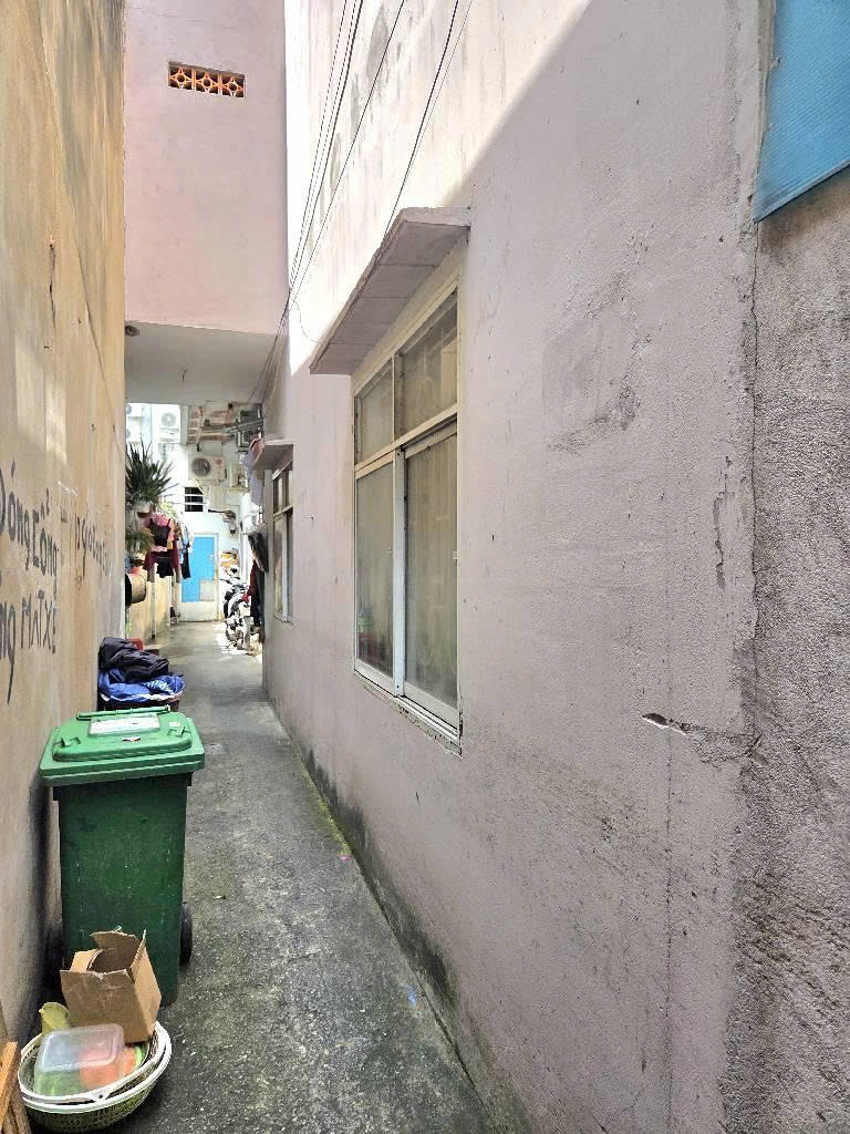 HẺM XE TẢI THÔNG F9 GV – BÁN ĐẤT TẶNG NHÀ, THUÊ 20 TR/TH, 126M2 (5,3×23) – KHU KINH DOANH TỐT