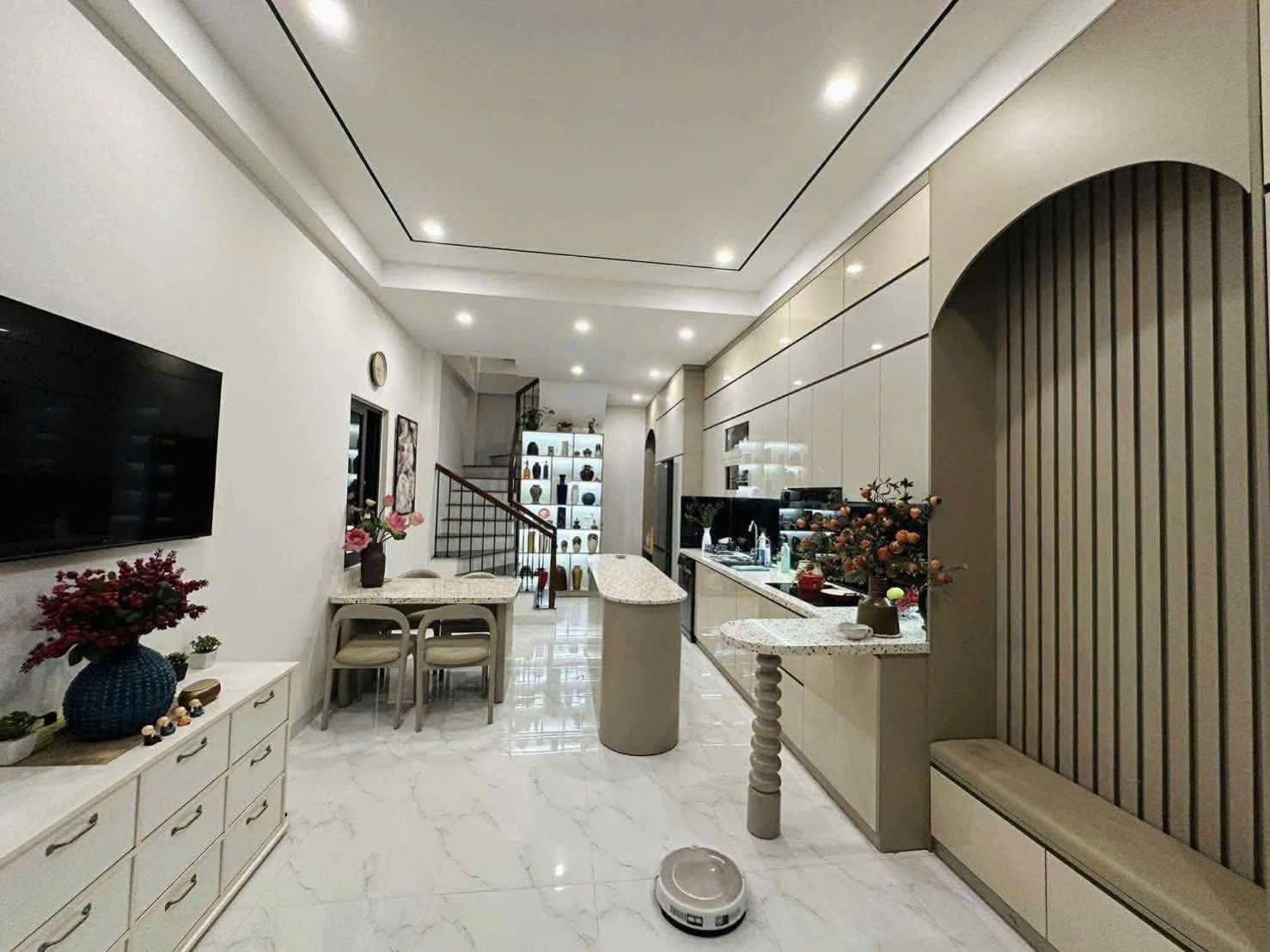 BÁN NHÀ PHỐ TRẠM – DÂN XÂY – FULL NỘI THẤT NHẬP KHẨU