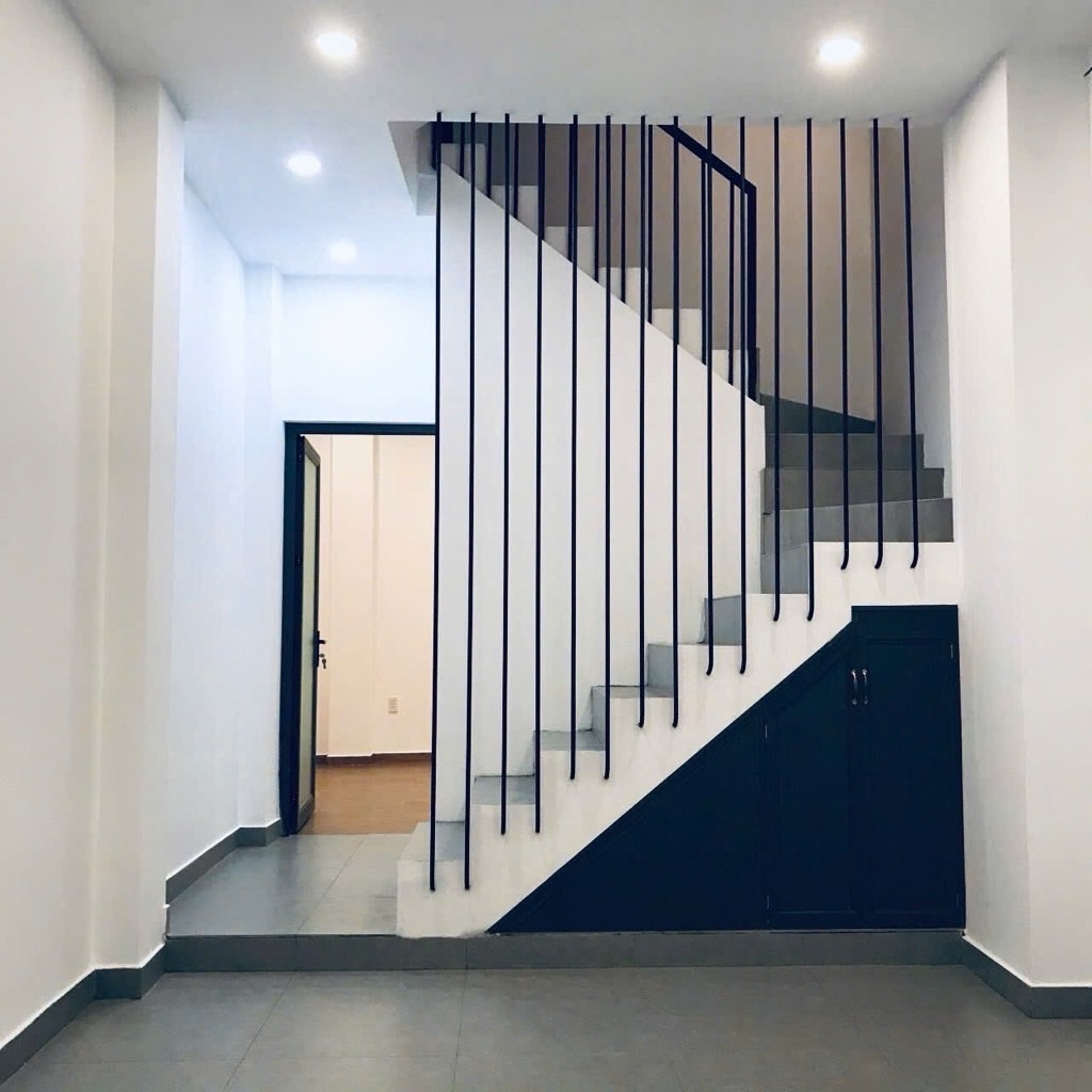 BÁN NHÀ 4 TẦNG ĐƯỜNG KHÁNH HỘI- LÀM CHDV- NGANG NỞ HẬU- SẴN DÒNG TIỀN 30 TRIỆU/ THÁNG- RA TÔN THẤT THUYẾT- BẾN VÂN ĐỒN -HOÀNG DIỆU- ĐẾN NGUYỄN TẤT THÀNH.