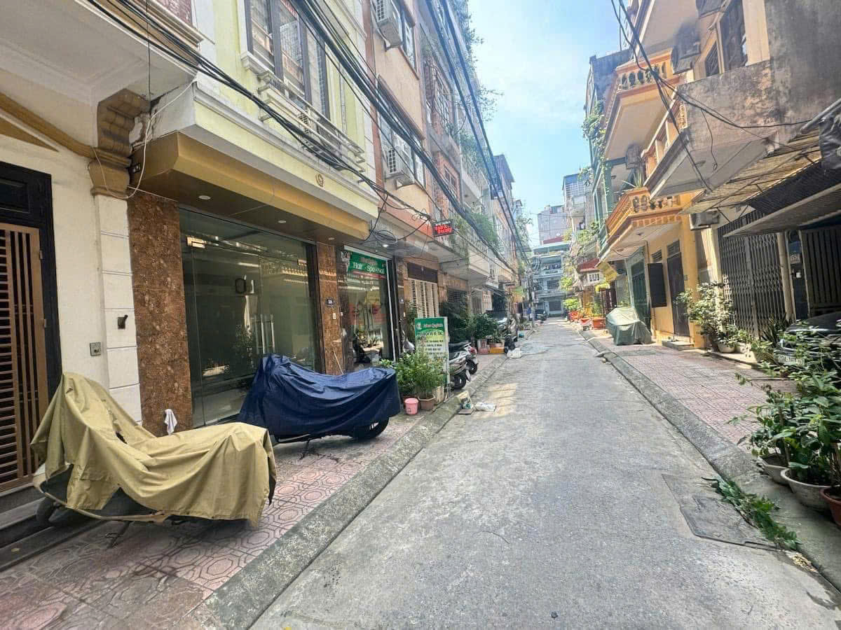 BÁN NHÀ TẬP THỂ CÔNG AN ĐA SỸ – 40M² – Ô TÔ ĐỖ CỬA – SỔ ĐỎ CHÍNH CHỦ