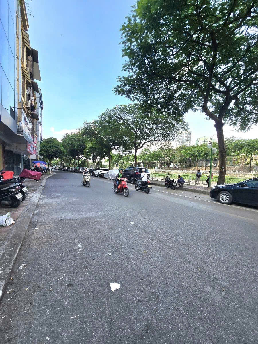 MẶT PHỐ NGUYỄN ĐÌNH HOÀN – NGUYỄN KHANG – 196M² – MT 7.6M – 5 TẦNG – 92 TỶ