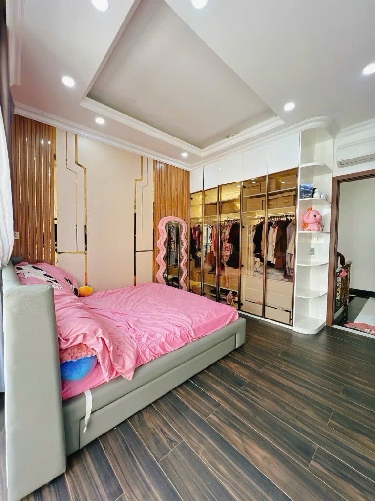 BÁN NHÀ- 5 TẦNG- BIỆT THỰ MI NI- XE HƠI THÔNG THOÁNG 2 ĐẦU- THÔNG RA VĨNH HỘI- KHÁNH HỘI- BẾN VÂN ĐỒN-ĐẾN TRƯỜNG ĐẠI HỌC NGUYỄN TẤT THÀNH.