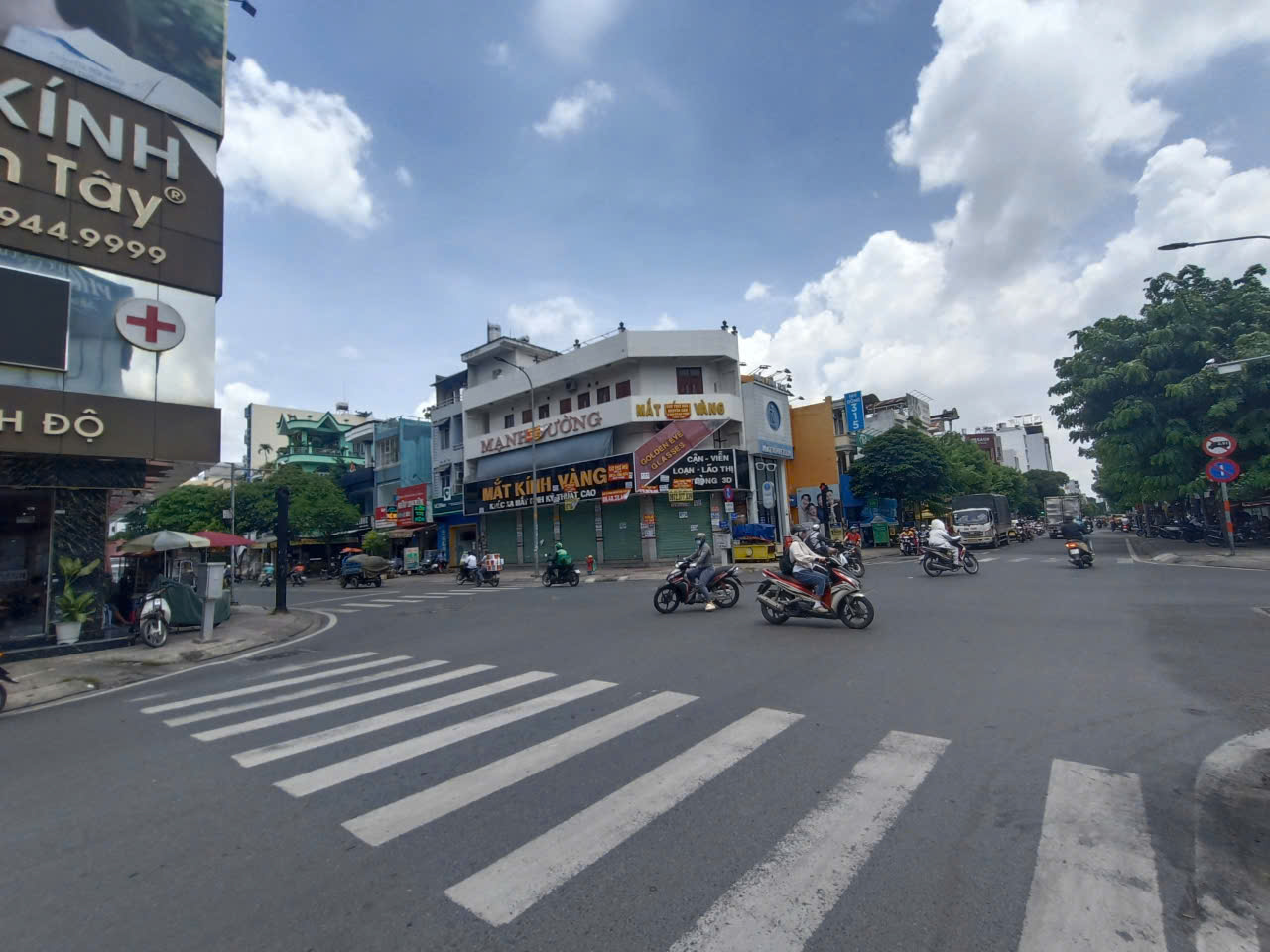 Cho thuê nhà GÓC 2MT số 400 đường Tân Sơn Nhì, Phường Tân Sơn Nhì, Quận Tân Phú
