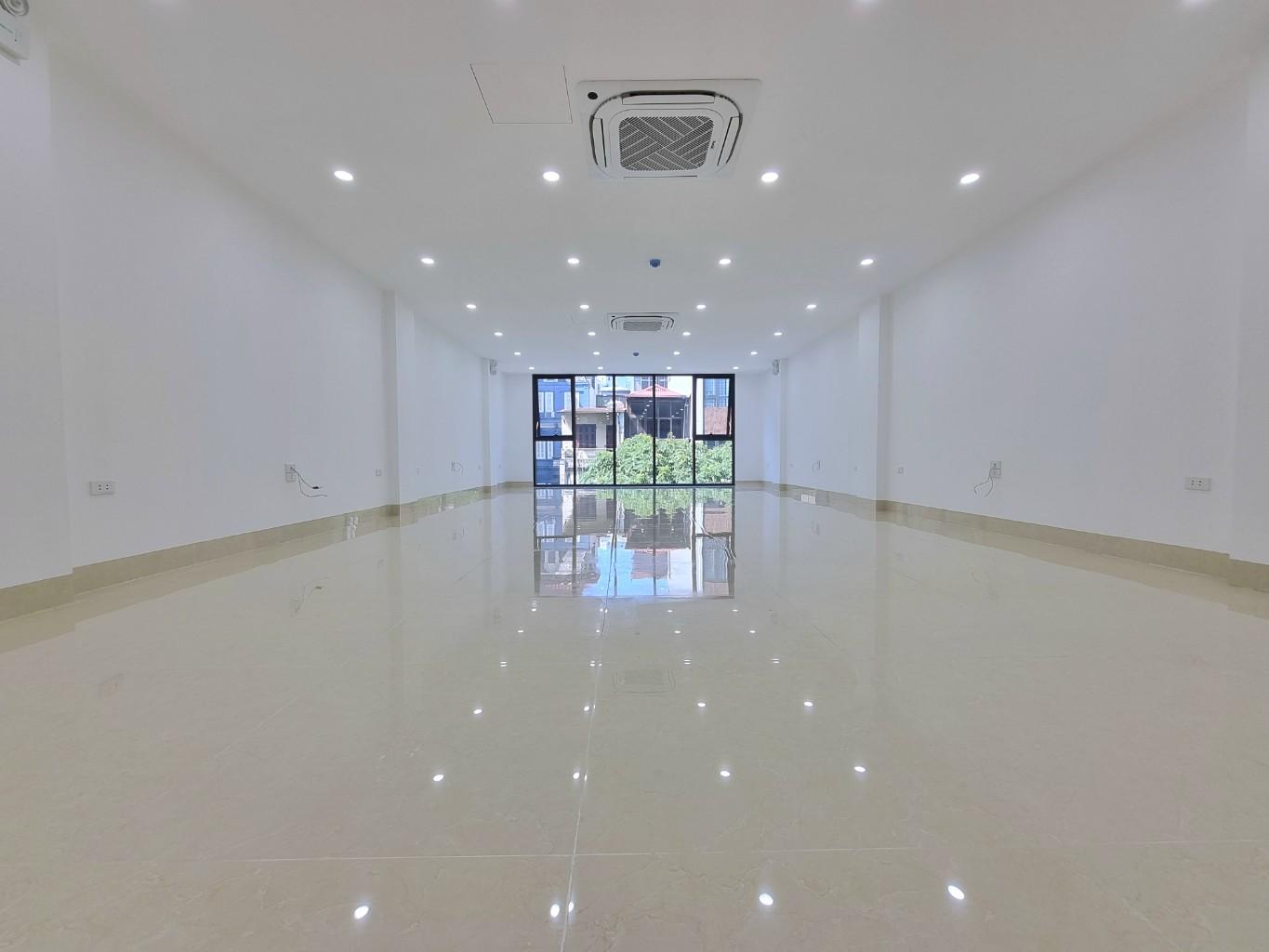 (Tin thật 100%) Bán tòa Văn Phòng 97m2 x 9 tầng tại mặt phố Nguyễn Ngọc Nại – Cho thuê 1,7 tỷ/năm