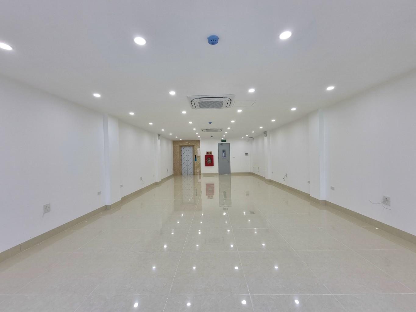 (Tin thật 100%) Bán tòa Văn Phòng 97m2 x 9 tầng tại mặt phố Nguyễn Ngọc Nại – Cho thuê 1,7 tỷ/năm