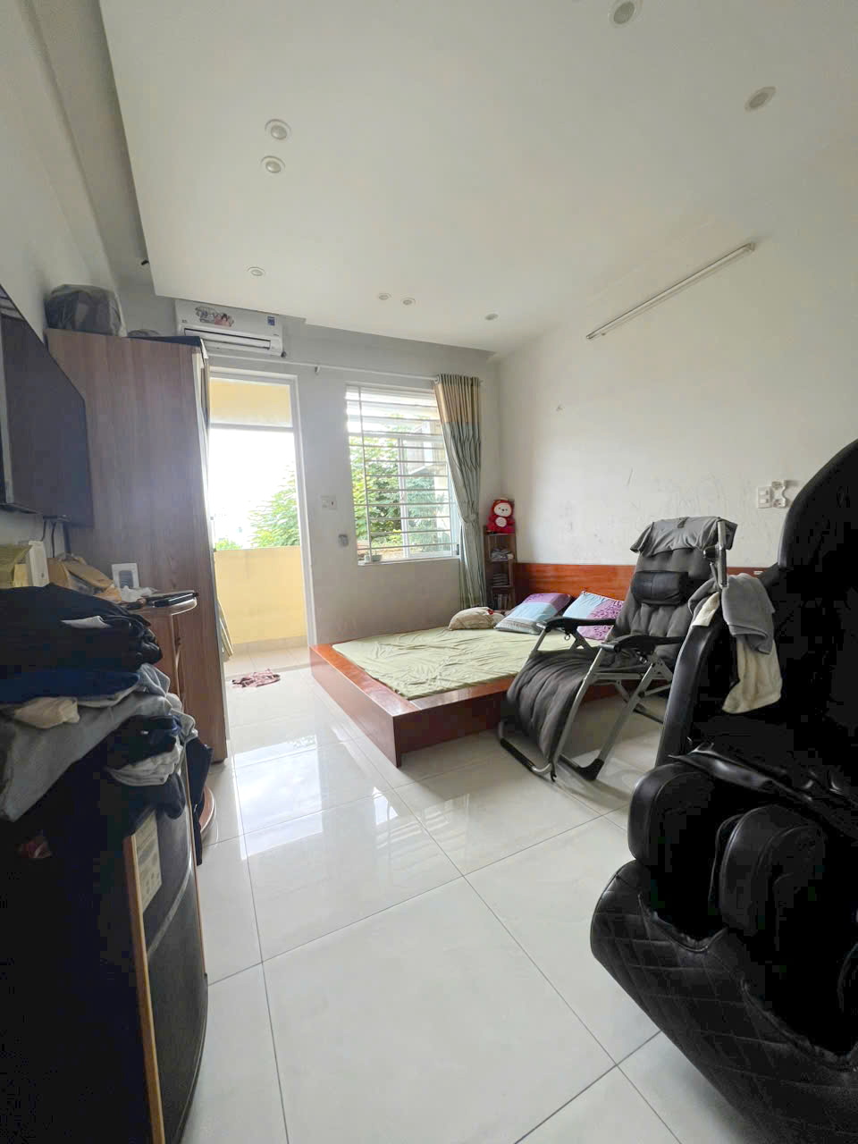Nhà 4 tầng nở hậu L mặt tiền view bờ kè Lò Gốm P12Q6. Giá: 8.9 tỷ
