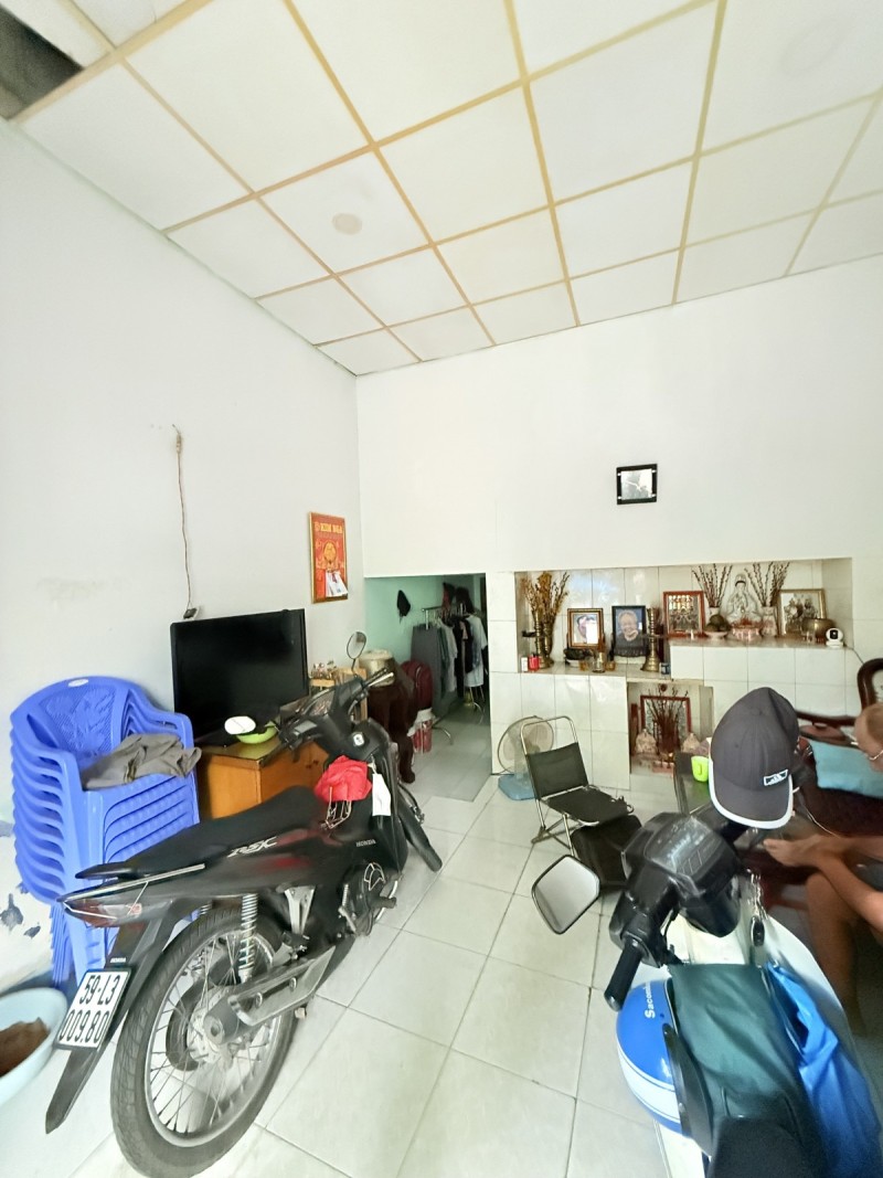 Bán nhà mặt phố ngay Dương Bá Trạc 3,8×15 khu kinh doanh sầm uất