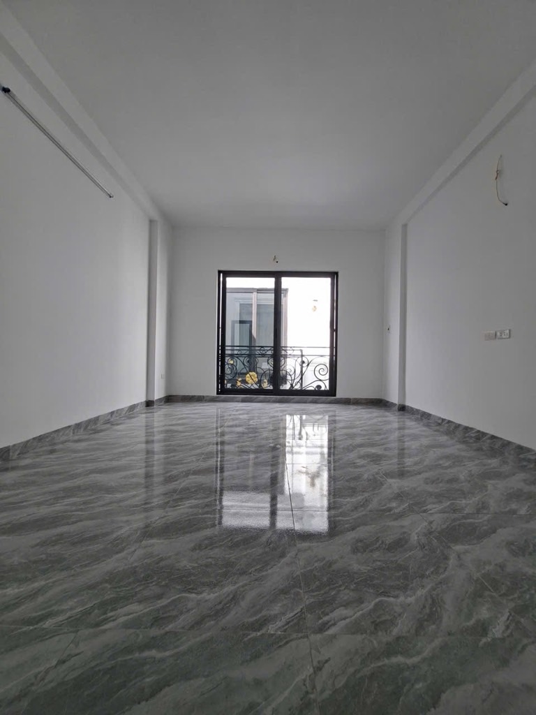 BÁN NHÀ BÁT KHỐI LONG BIÊN-MỚI TOANH-NGÕ OTO THÔNG-32M-NHỈNH 5 TỶ(TL)
