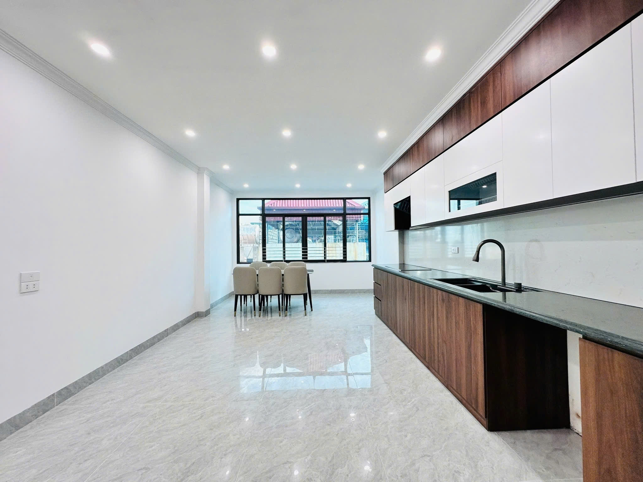 BÁN NHÀ TRẦN QUỐC HOÀN, CẦU GIẤY – 41M² x 7T THANG MÁY – PHÂN LÔ Ô TÔ TRÁNH – KINH DOANH
