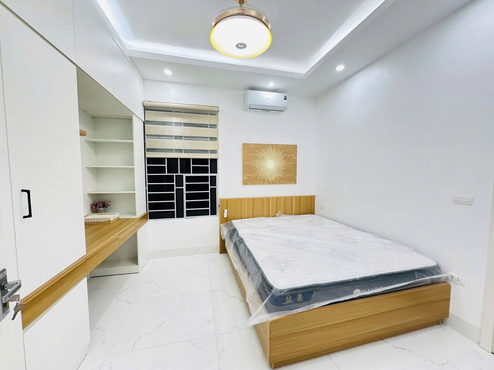 BÁN NHÀ PHÂN LÔ HOÀNG QUỐC VIỆT – 60M² x 6T THANG MÁY – MT 5.1M – GARA Ô TÔ – 2 THOÁNG – GIÁ 26.5 TỶ