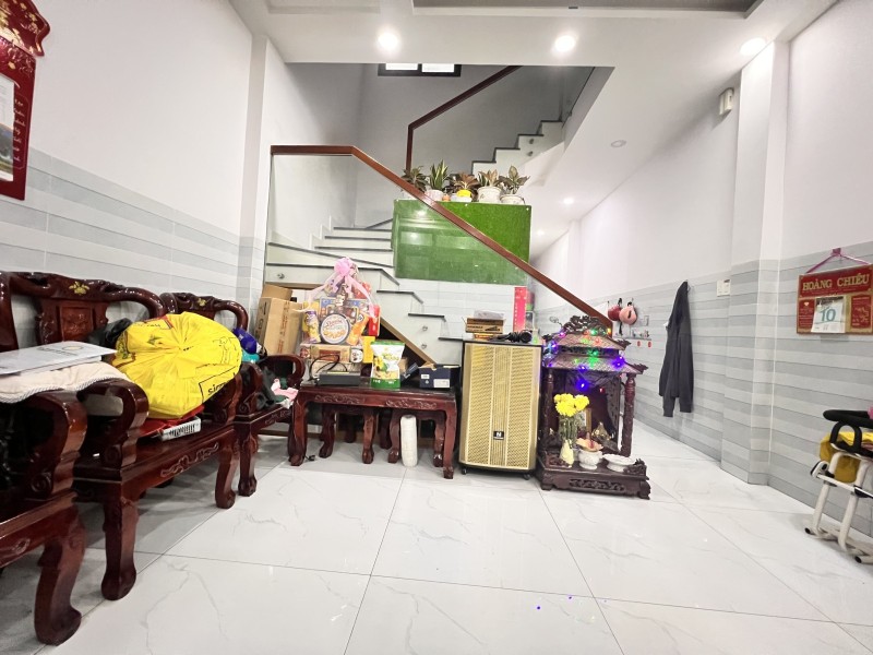 Bán nhà đường Số 11, Linh Xuân, TP HCM. DT 75m2, 2 tầng, 3PN, SH. Giá 5.5 tỷ.