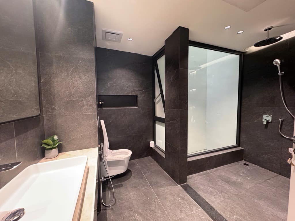 Nhà 8 Tầng Mặt Phố Tây Hồ – 70m2 SD – Vỉa Hè Kinh Doanh – 47 Tỷ