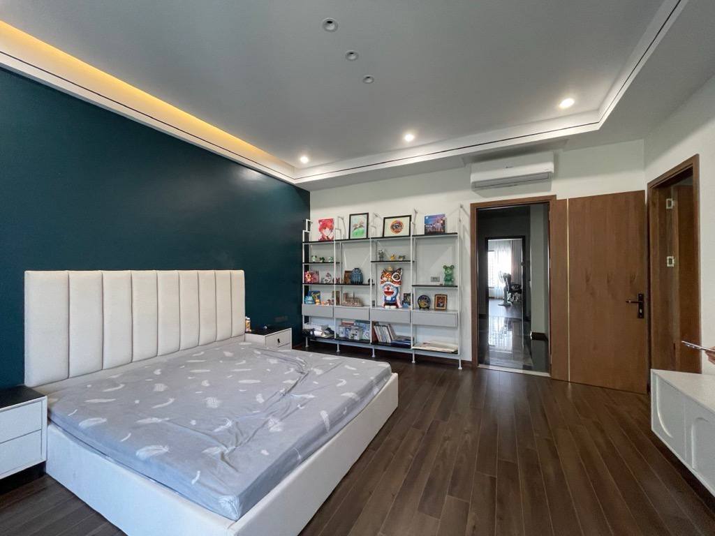 Bán nhà phố Lạc Long Quân, ô tô vào nhà, 80m chỉ 25 tỷ