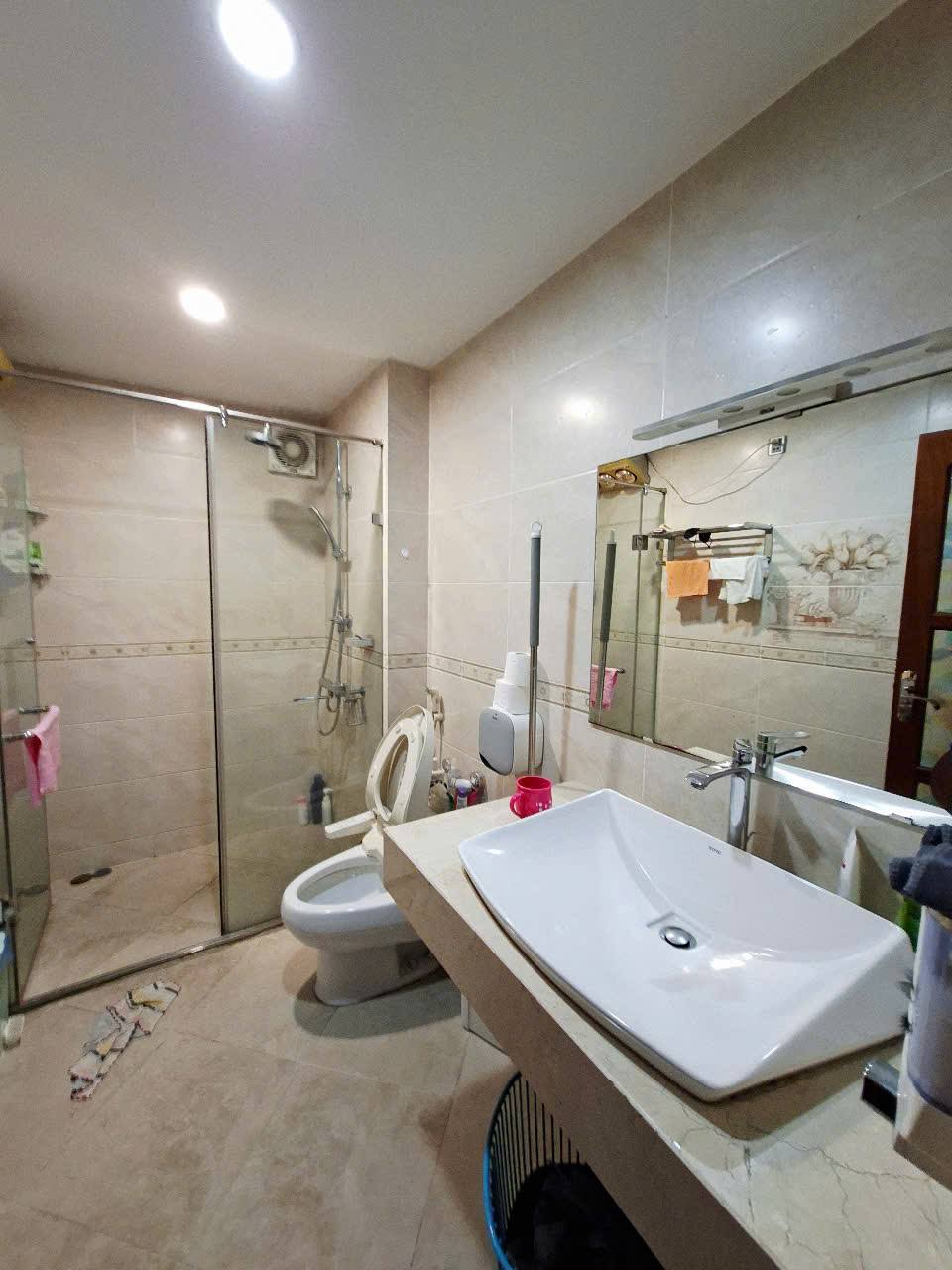 Nhỉnh 28 tỷ. Nhà Phân lô Lê Trọng Tấn 88m*5 tầng*MT 5m; Ga ra ô tô, ngõ ô tô, sân chơi thể thao