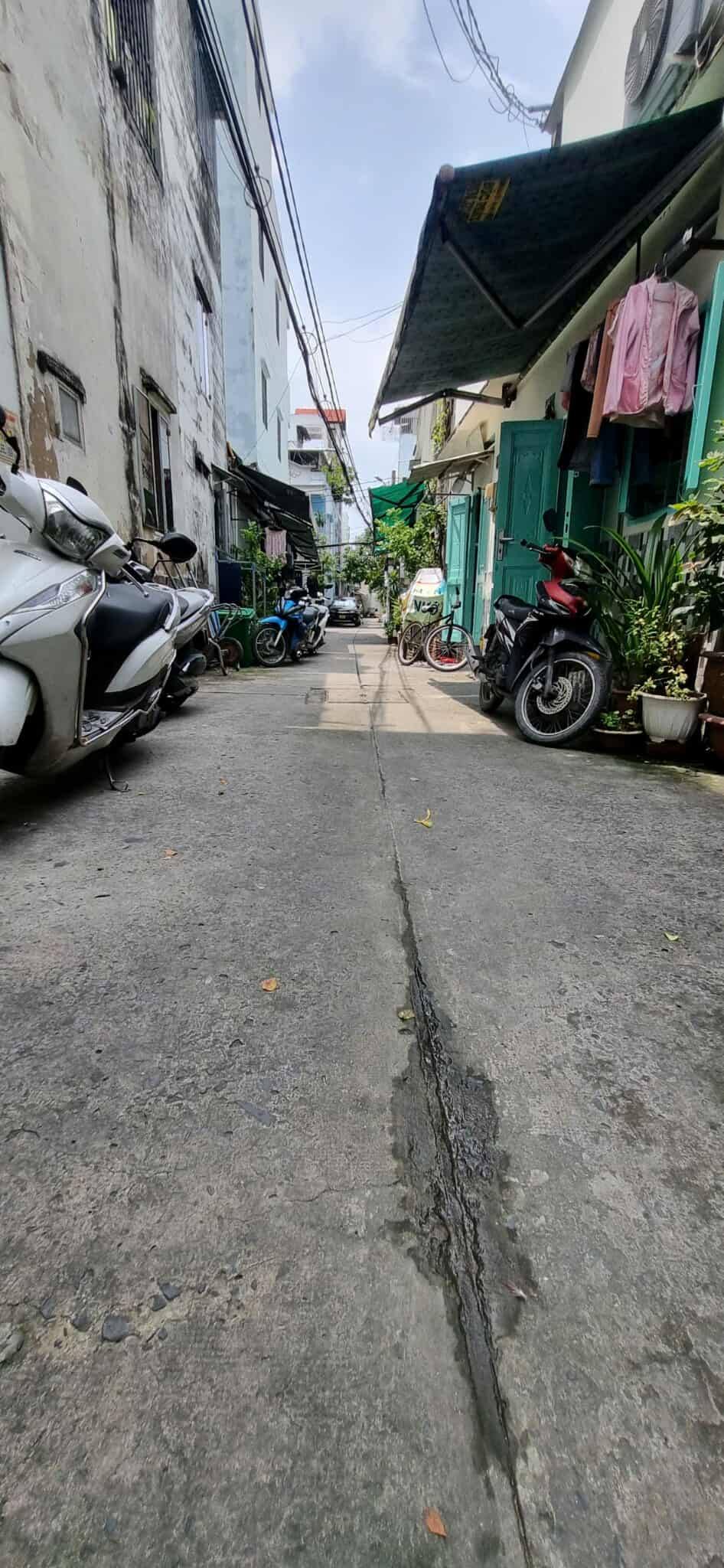 NHÀ NGAY BỐN XÃ GIÁP TÂN PHÚ 43M2 (3.7X12) 2 TẦNG CÒN Ở TỐT, HXH ĐỖ CỬA. BTĐ, BÌNH TÂN.