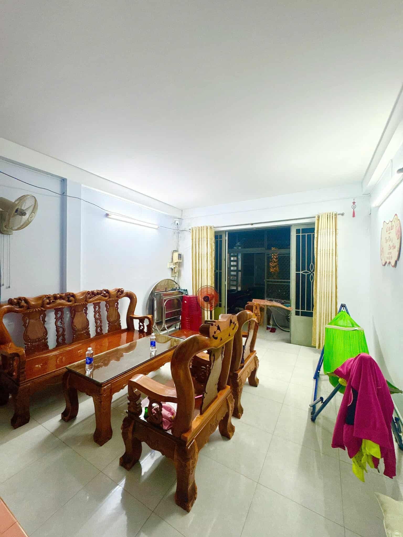 NHÀ 2 TẦNG 41M2(4X10M), GẦN CHỢ LÊ VĂN QUỚI HXH 5M ĐỖ CỬA. BTĐ, BÌNH TÂN. GIÁ RẺ CHỈ 4,35 Tỷ TL.