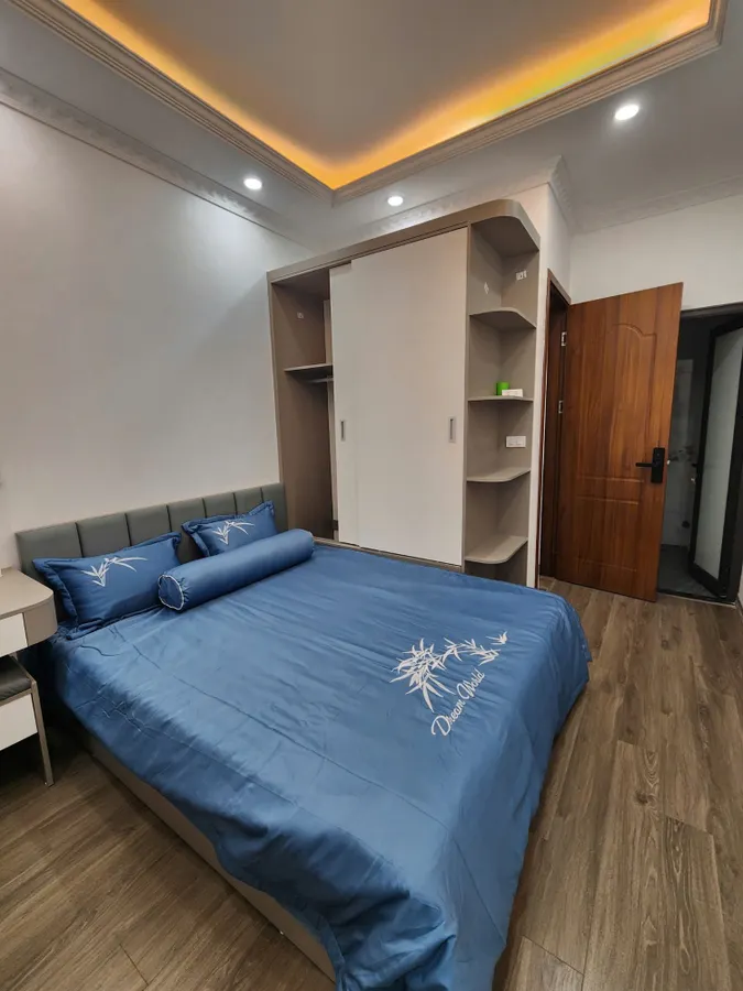 Bán Nhà Đội Cấn 23m2. 5 tầng. mặt tiền 3.3m. giá 7.85 Tỷ Ba Đình Hà Nội