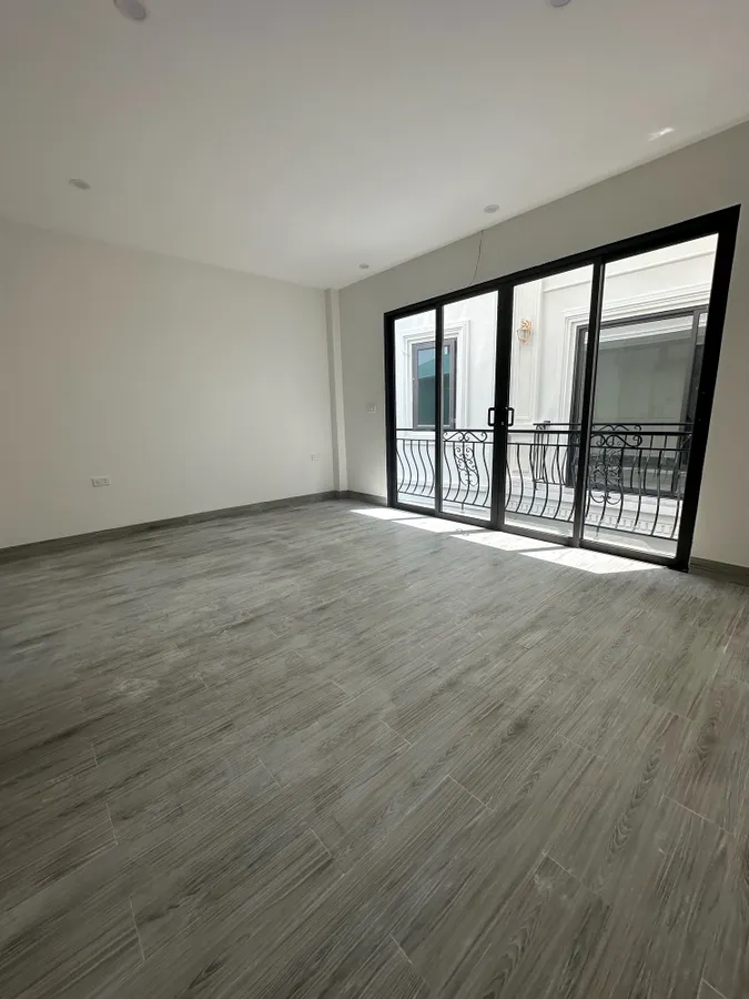 NHÀ ĐẸP 4 TẦNG Ô TÔ VÀO NHÀ CỰ KHỐI 35m2 mặt tiền 5m, 4.6 Tỷ Long Biên Hà Nội.