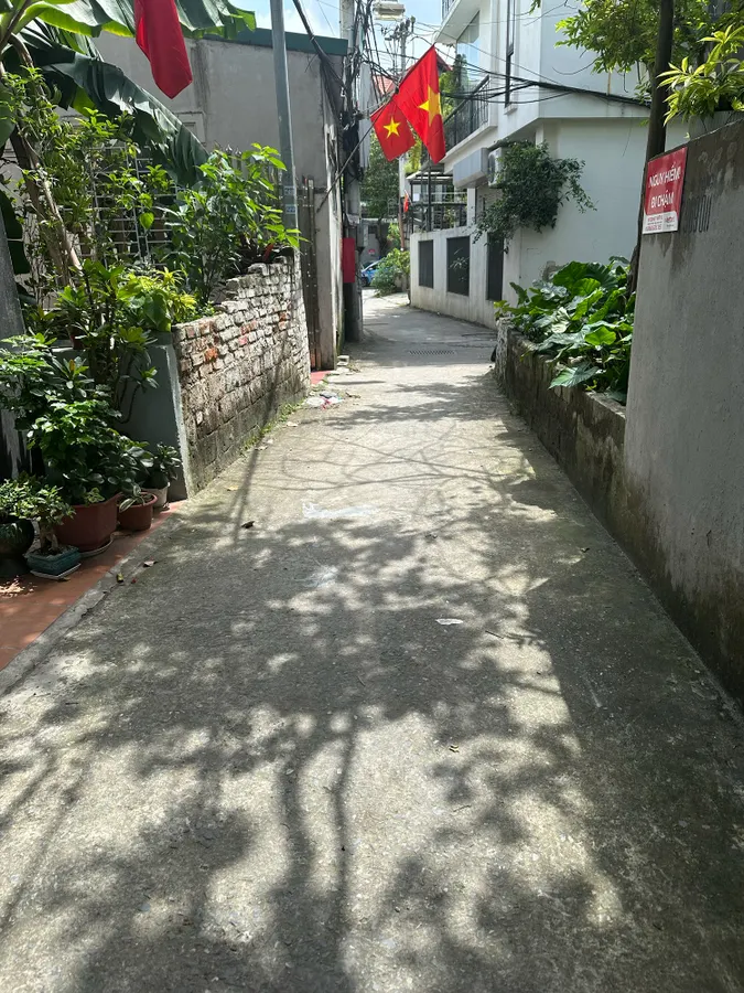 BÁN ĐẤT THỔ CƯ DIỆN TÍCH NHỎ XINH Phố Nguyễn Văn Cừ 35 m2 ,4.5 tỷ Long Biên Hà Nội.