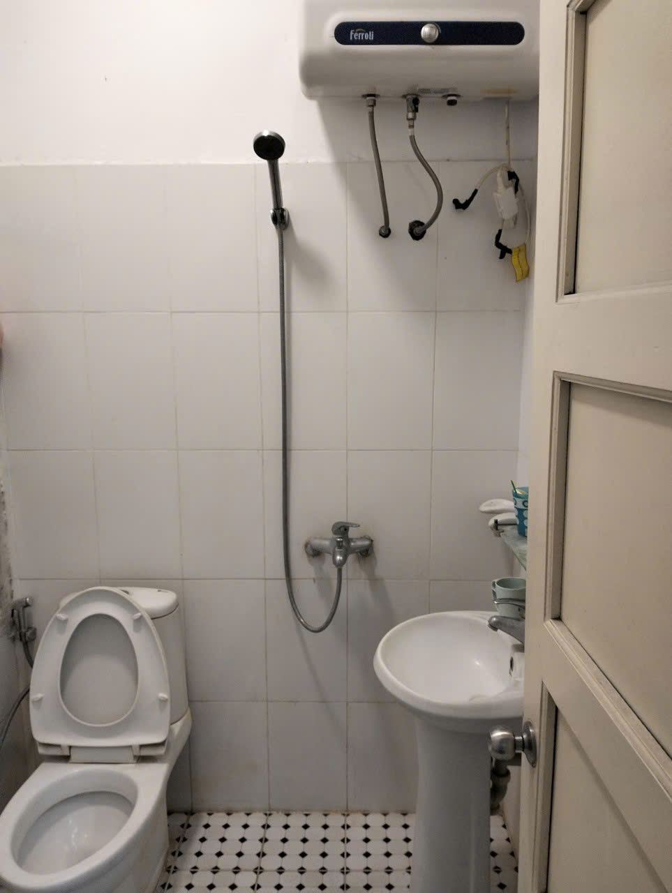 Cho thuê căn hộ 503 nhà e3a, số 7 Vũ Phạm Hàm, Yên Hoà, Cầu Giấy, Hà Nội