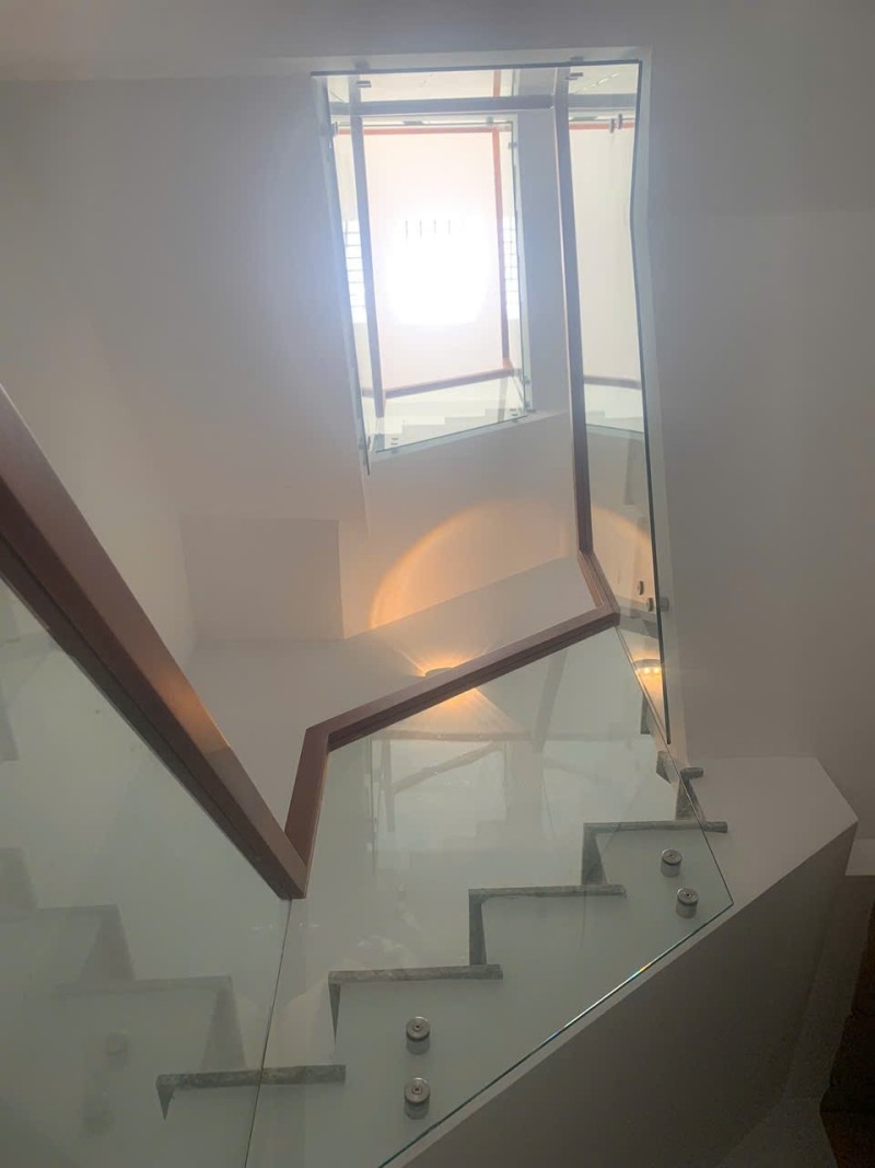 Bán nhà đường Lê Văn Thịnh, P . Cát Lái, TP HCM. 3 tầng. DT 124m2, sổ hồng. Giá 9.5 tỷ.