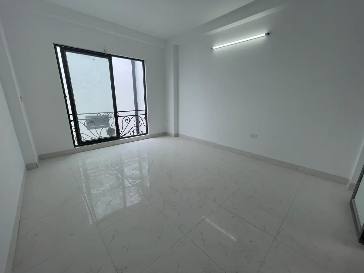 Bán nhà ngõ Việt Hưng, Long Biên. 30m2 x 5 tầng, 3PN, SĐCC, 5.9 tỷ. LH: 0937632289