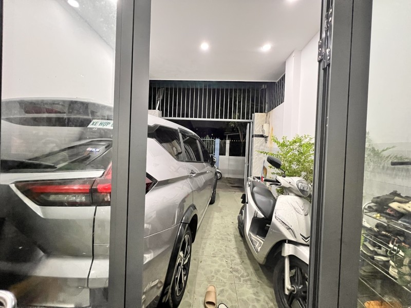 Bán nhà đường Số 11, Linh Xuân, TP HCM. DT 75m2, 2 tầng, 3PN, SH. Giá 5.5 tỷ.