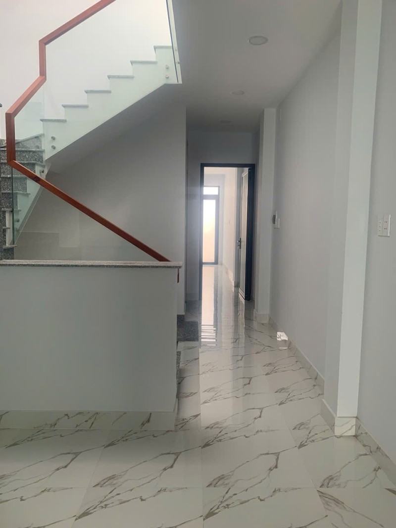 Bán nhà đường Lê Văn Thịnh, P . Cát Lái, TP HCM. 3 tầng. DT 124m2, sổ hồng. Giá 9.5 tỷ.
