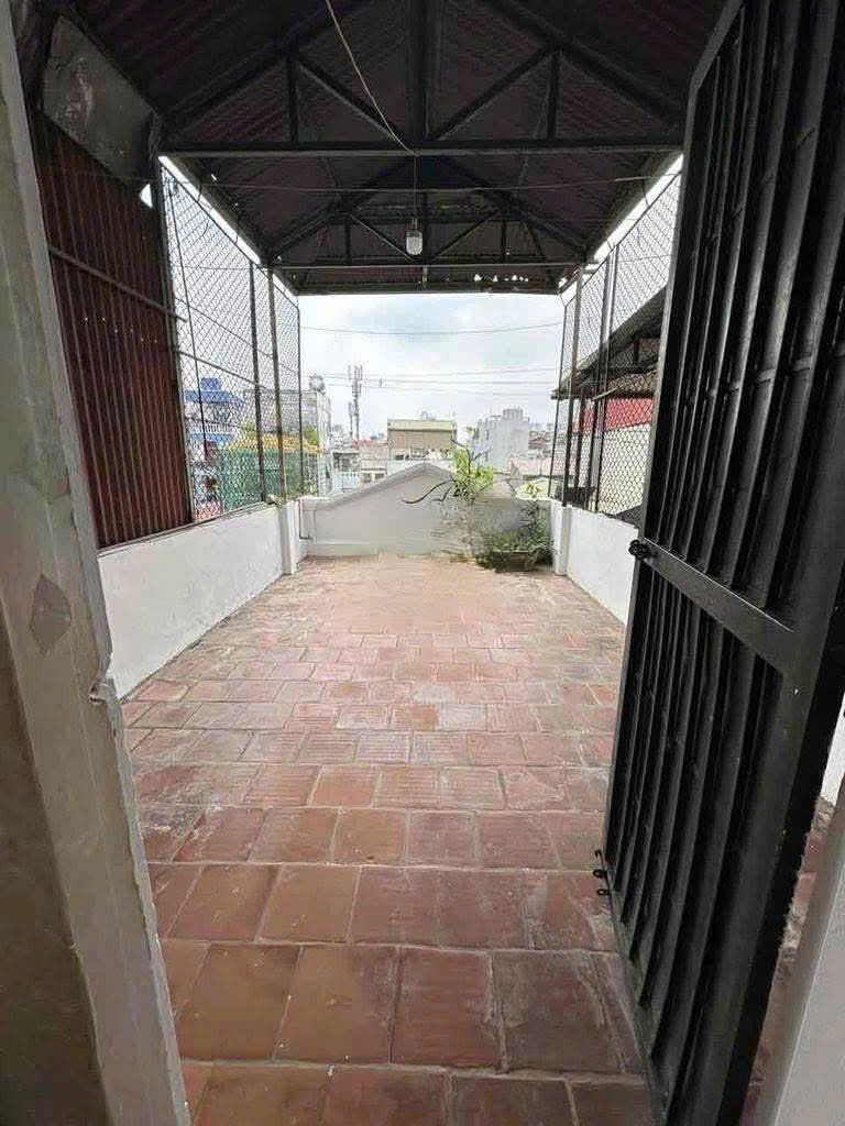 Cho thuê nhà nguyên căn ngõ Quỳnh 30m² x 5 tầng 3 PN, 14 Triệu có tl