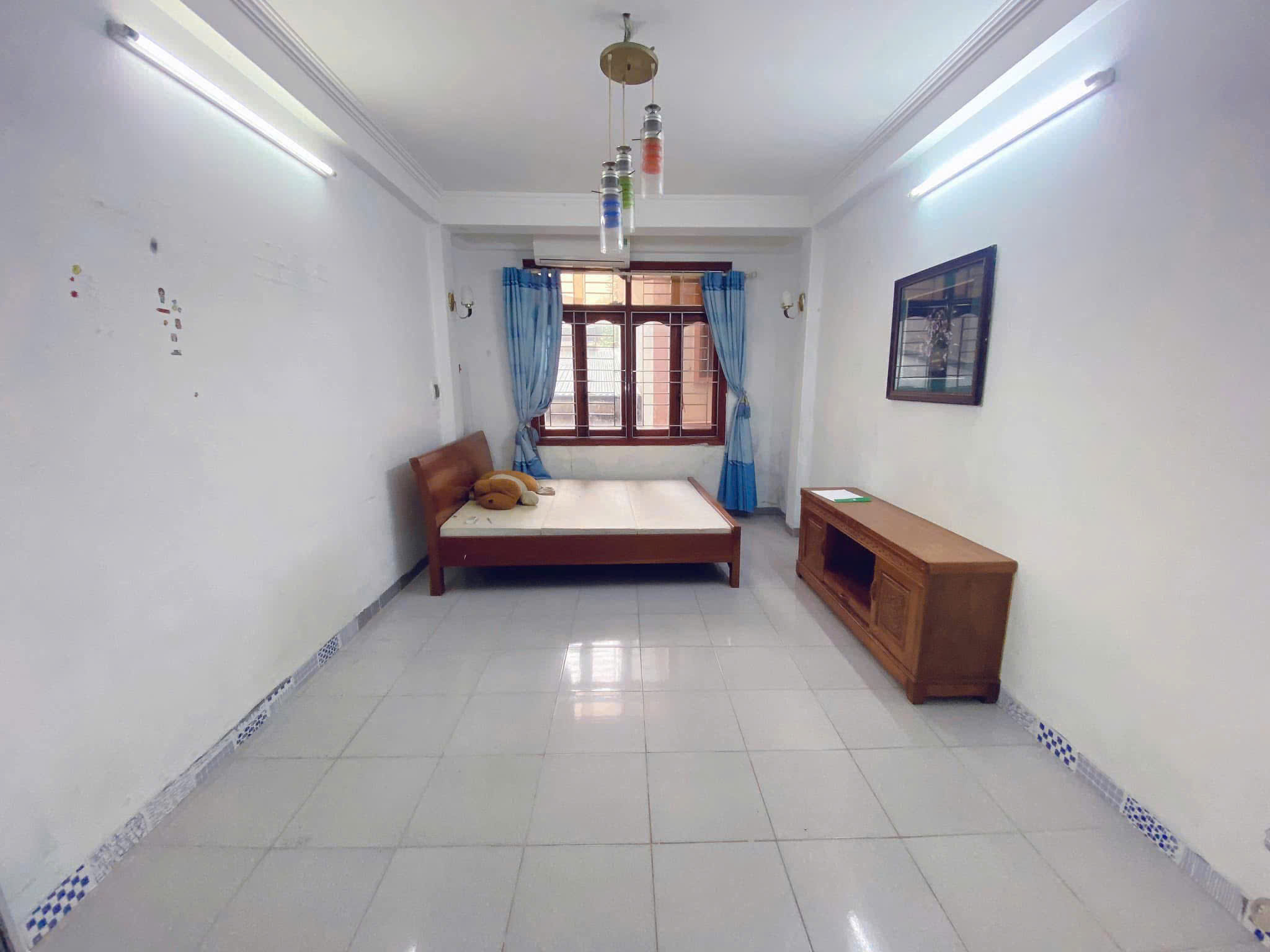 Cho thuê nhà nguyên căn ngõ 211 Vĩnh Hưng, 30m² x 5 tầng, 3PN, 4 WC, 10.5 Triệu