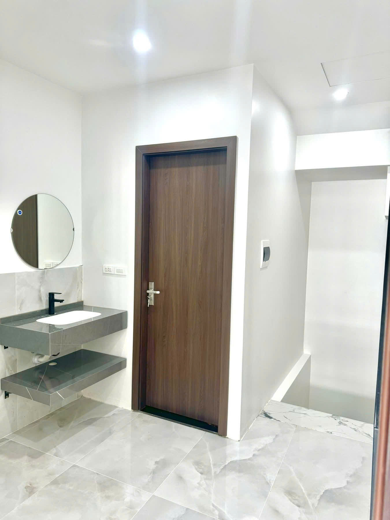 Cho thuê nhà 985 Tam Trinh, 38m2 x 5 tầng, 3 ngủ. Giá 13tr